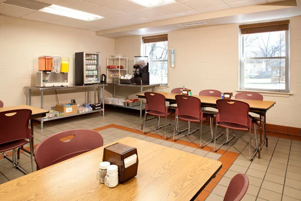 A lifestyle of alcoholism and drug addiction increases the likelihood of poor nutrition and disruption of healthy eating habits. Good nutrition is vital to a healing and recovering body. Our patients enjoy three nutritionally balanced meals prepared on site and plenty of snacks in our dining facility.