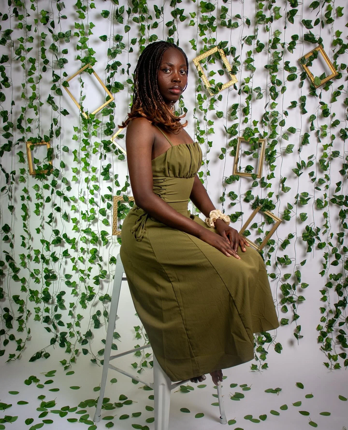 Where vines meet vintage, beauty blooms 🧚🏾🌿
Set design &amp; photography by me
Model: @iam.esther04