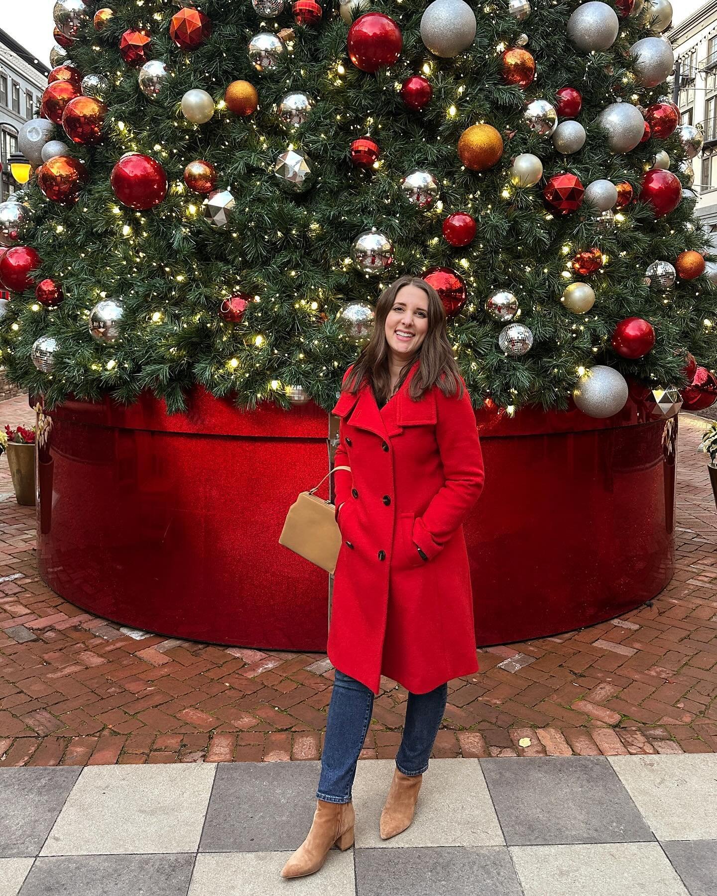 Classic red coats to make your season bright! ❤️
