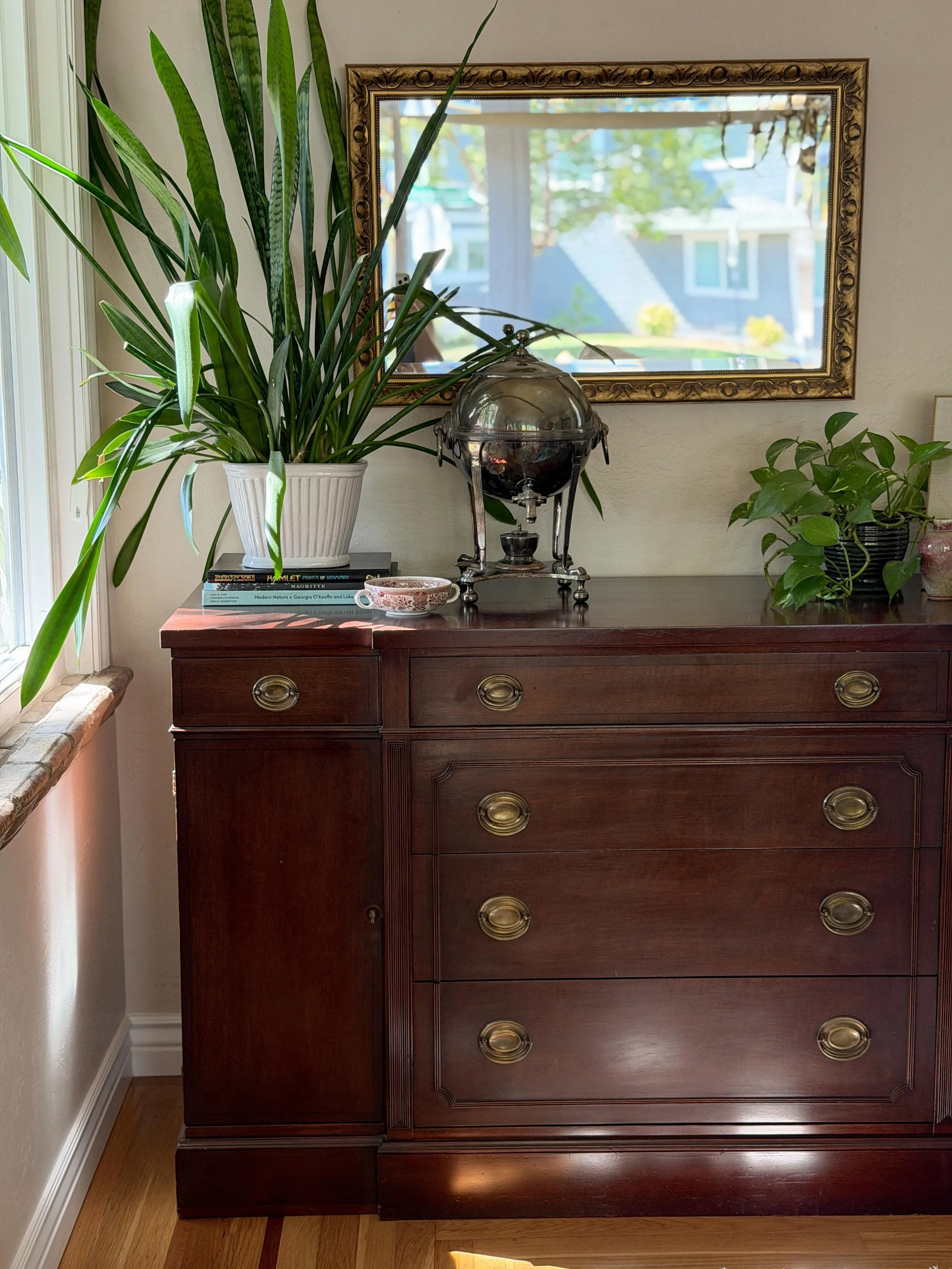 My tips &amp; tricks for shopping Facebook marketplace and antique stores on allisonhutchinson.com

#facebookmarketplace #fbmarketplace #facebookmarketplacefinds