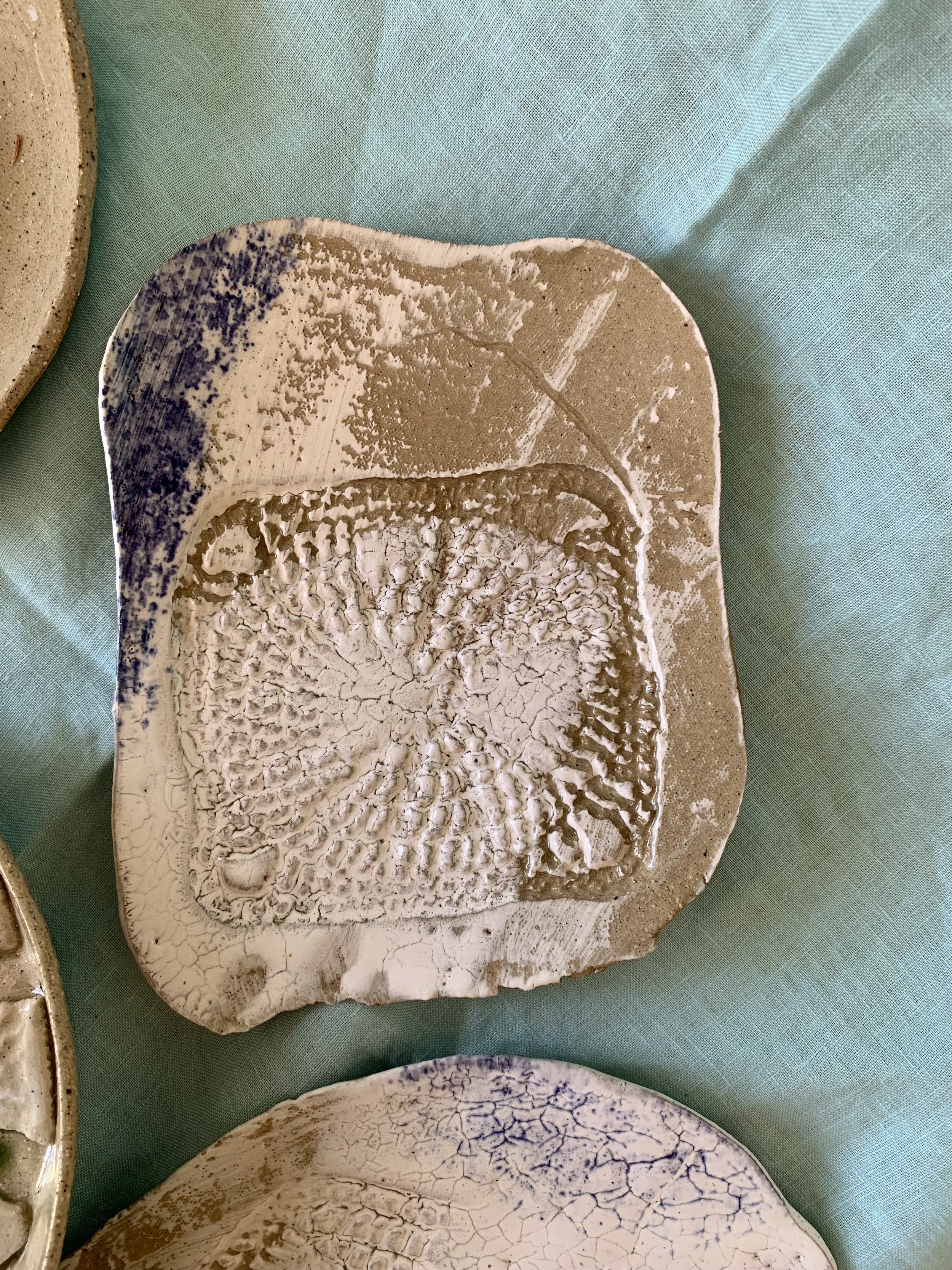 Medium slip-decorated stoneware serving dish