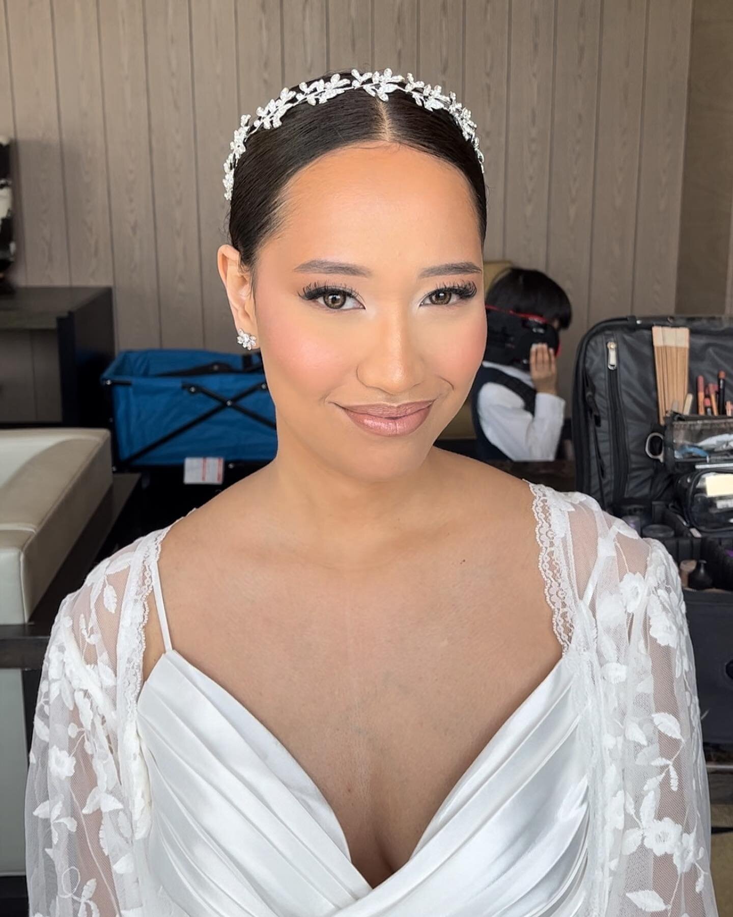 One of our stunning 2023 brides! 👰🏻&zwj;♀️
Hair and makeup by @fancymebeauty team