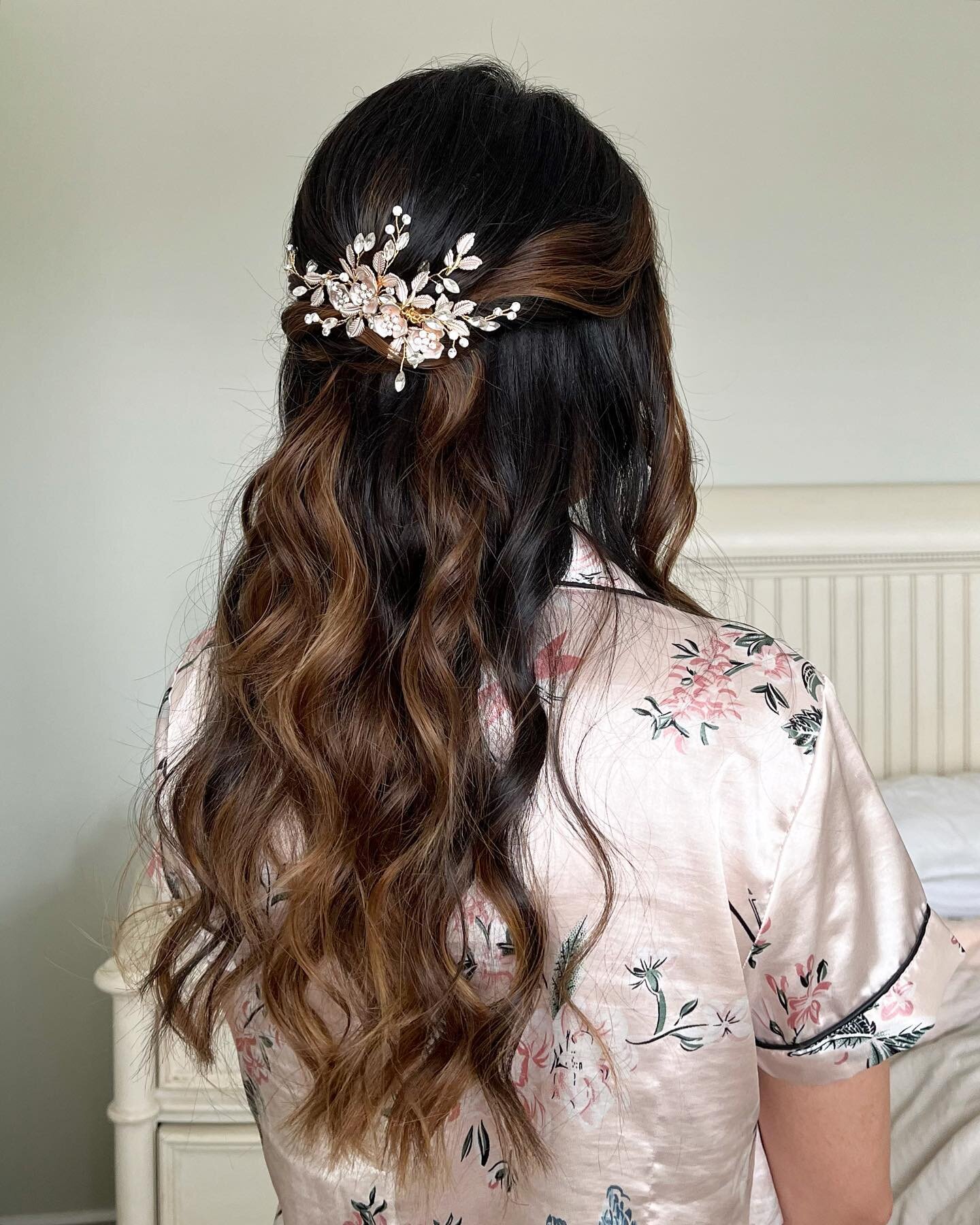 Loved this dreamy half up do on our bride Catherine 🤍