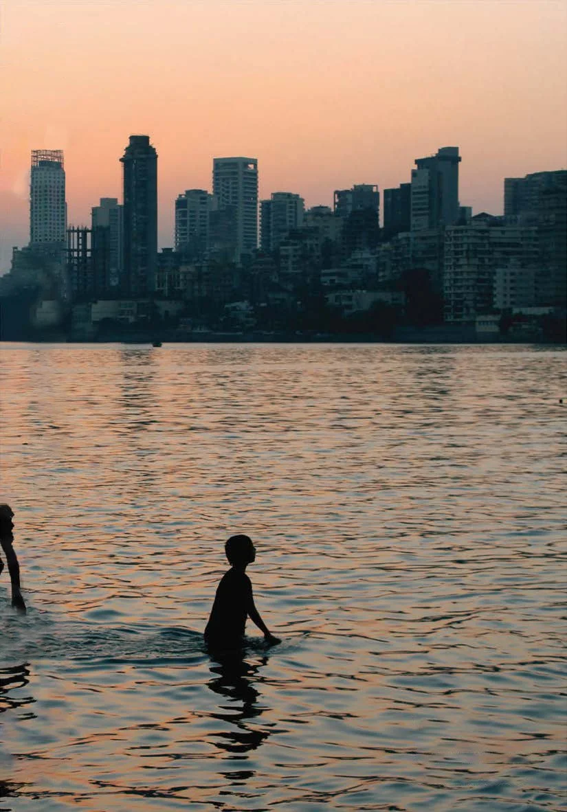  Jean-Luc Marsh,&nbsp; तिन्हीसांजा  (Dusk), Girgaon Chowpatty, Mumbai, Maharashtra, India (2016)  [cover] 