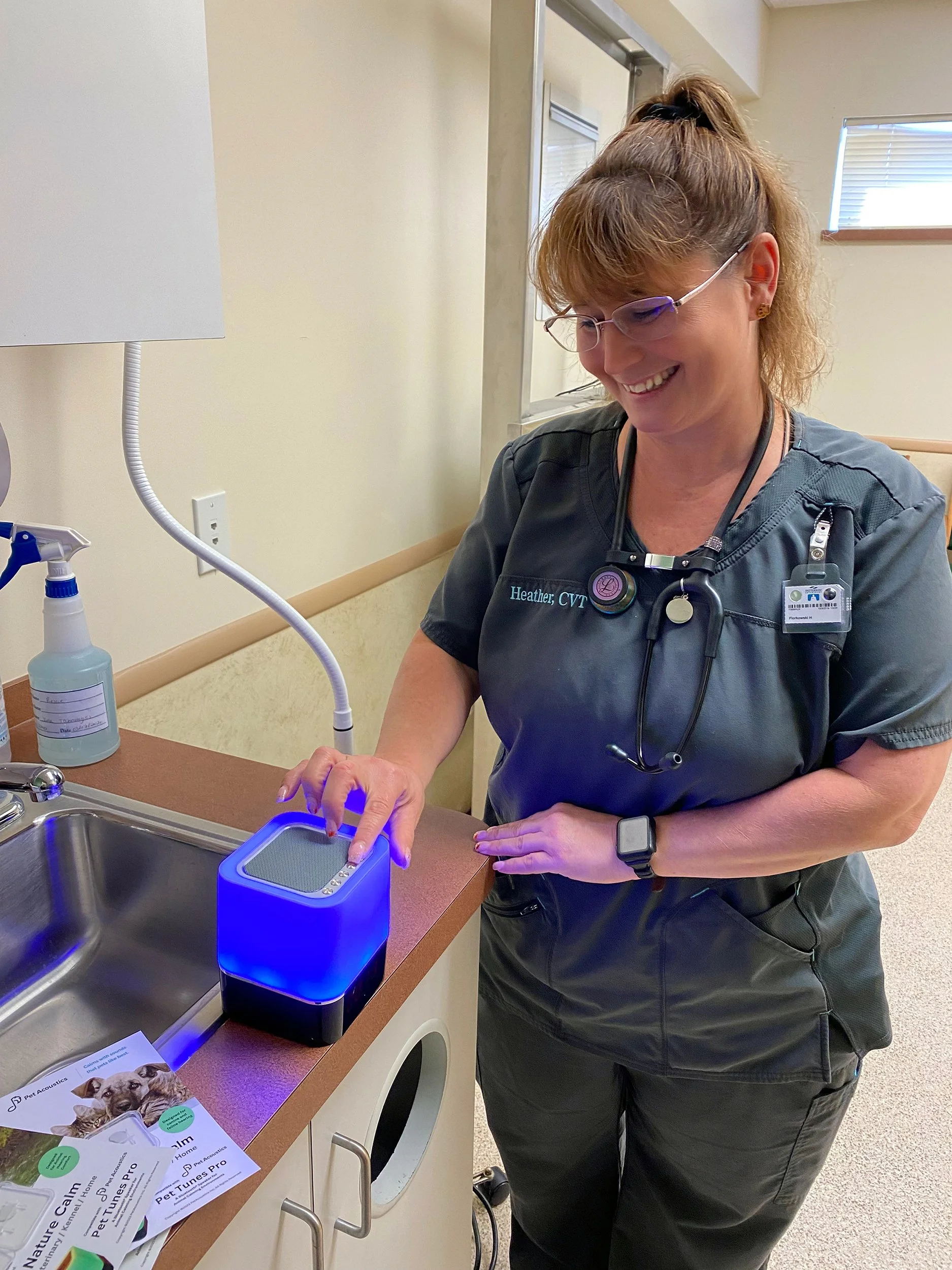 veterinarian-with-pet-tunes-pro-1.jpg