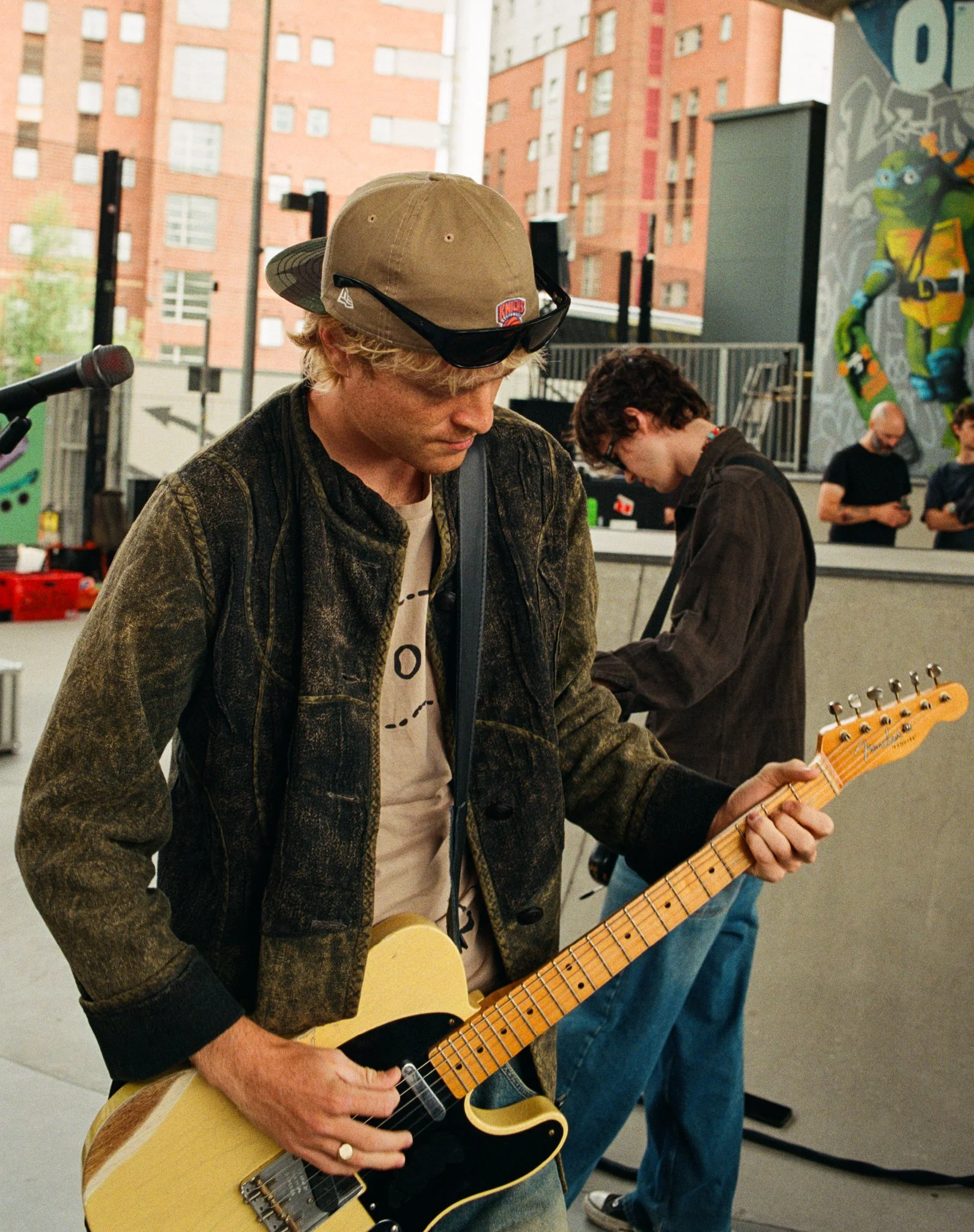 Finn soundchecking mcr.jpg