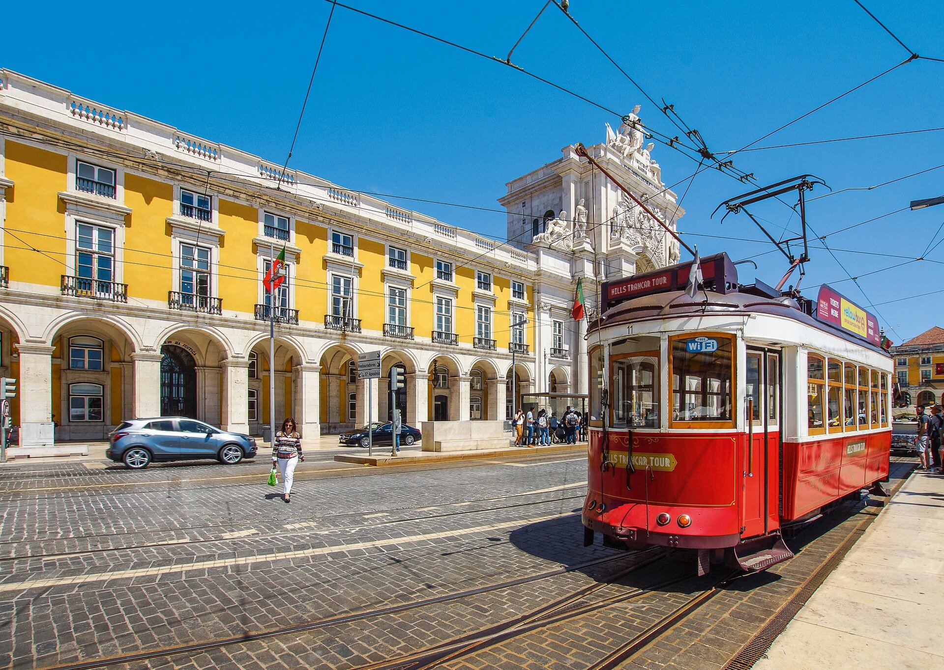 lisbon-4379656_1920.jpg