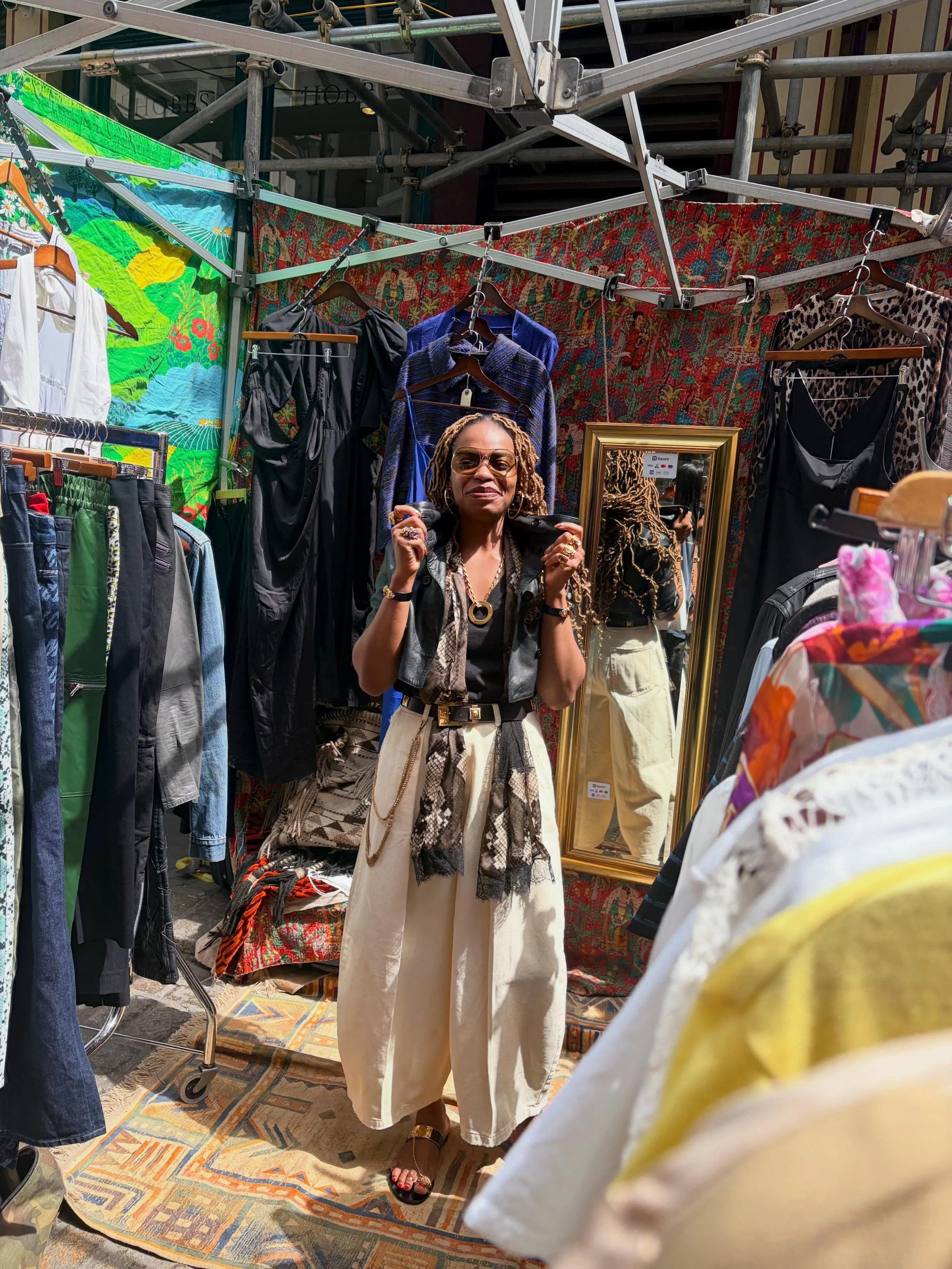 Sunday Sunday @judysvintage  in The Beautiful 😍 
Leadenhall Market

Good Vibes 😎