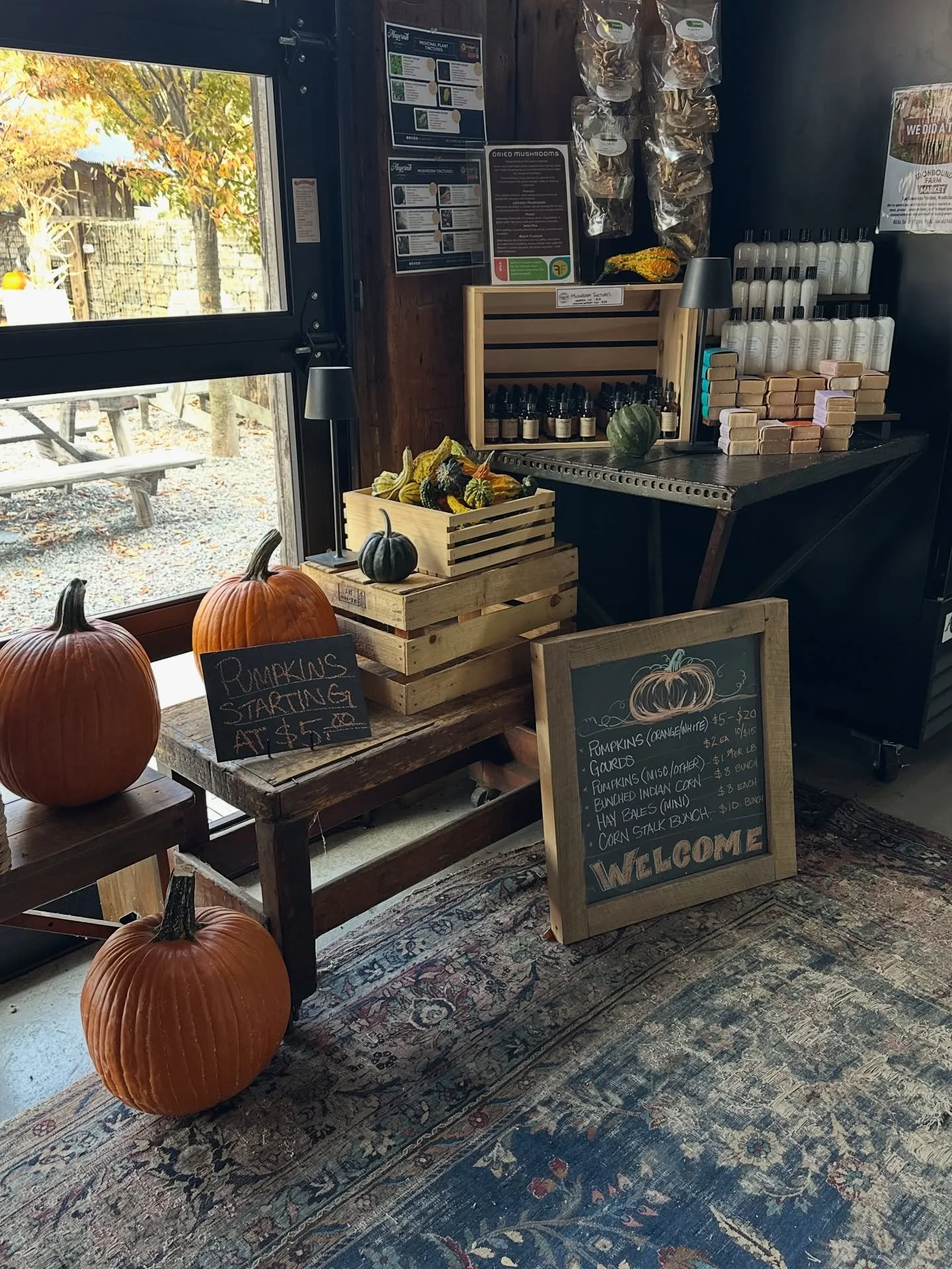 Shop local for your Halloween and harvest decorations 🎃 
we also have gorgeous blooms from @farmhouse_flowers_ this weekend 💐