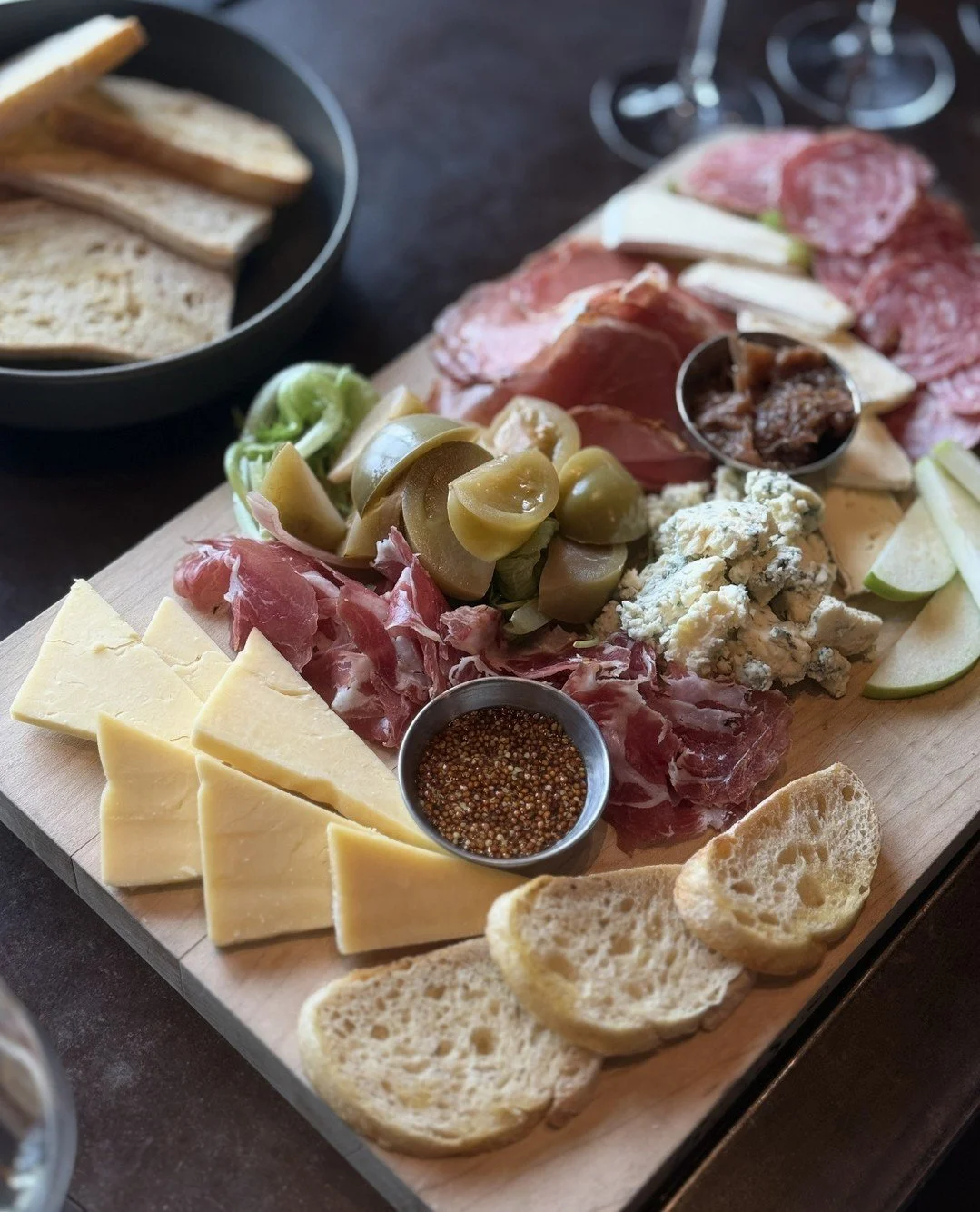 It&rsquo;s our last weekend of the season before we take our winter break into the new year! ❄️ Join us in the tasting room to celebrate with your favorite cider cocktail and savor our winter menu specials.⁠
⁠
Oh, and don't miss our house-made charcu