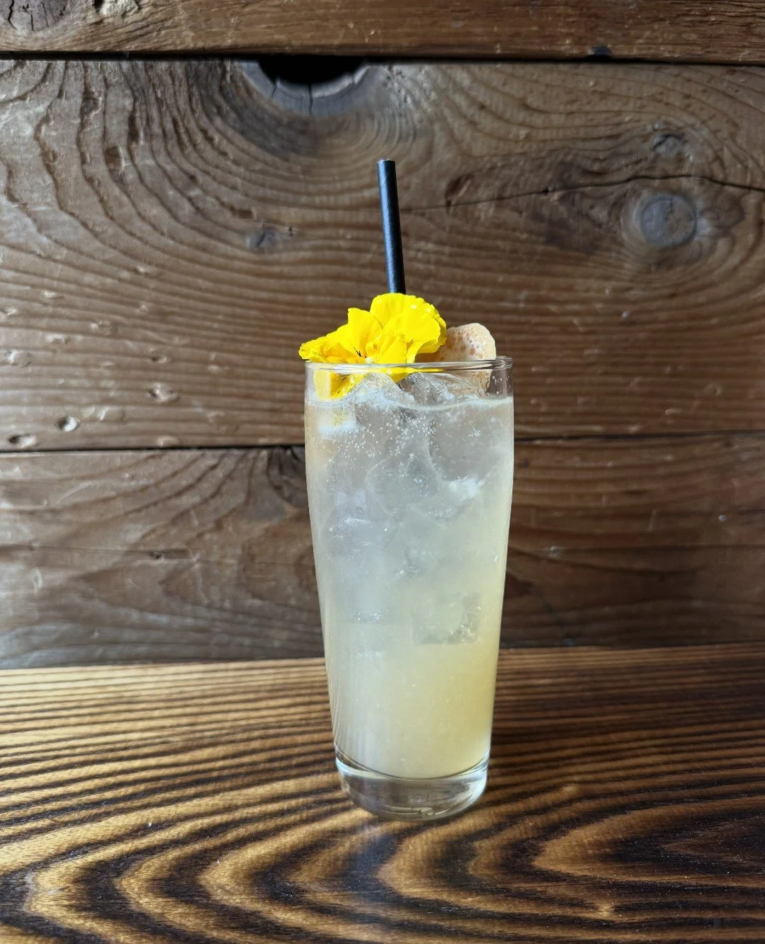 We love citrus season 🍊🍋 ⁠
⁠
Winter Drink Specials: ⁠
🍋 Yuzu Lemonade: Lemon Beebrush Imperial Cider, fresh lemon + yuzu, a touch of vanilla. Bright, crisp, winter-proof.⁠
🍊Dreamsicle: Orange Blossom Imperial Cider, farm egg white, fresh OJ, pist