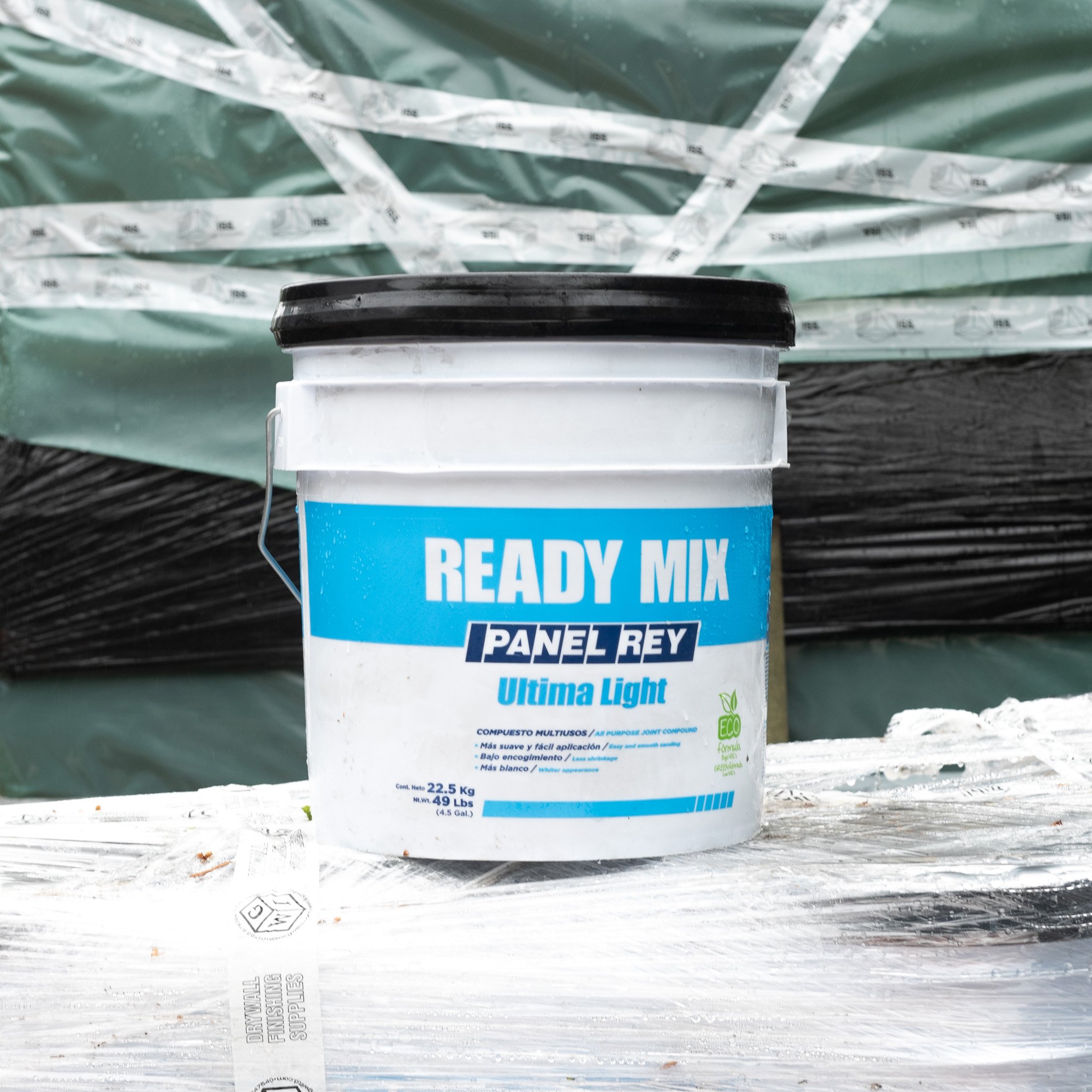 Panel Rey Smoothing Coating ULTIMA LIGHT

This product is formulated for multiple applications, including treating fasteners and finishing joints and corners between plasterboards in walls and ceilings. Additionally, it excels in applying finishings,