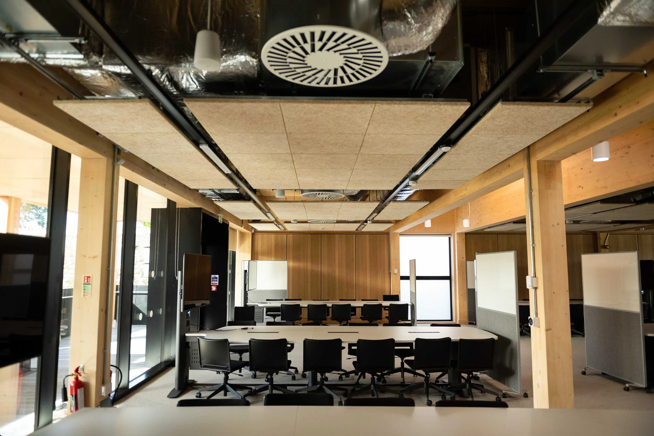 Workspace with Troldekt Panels