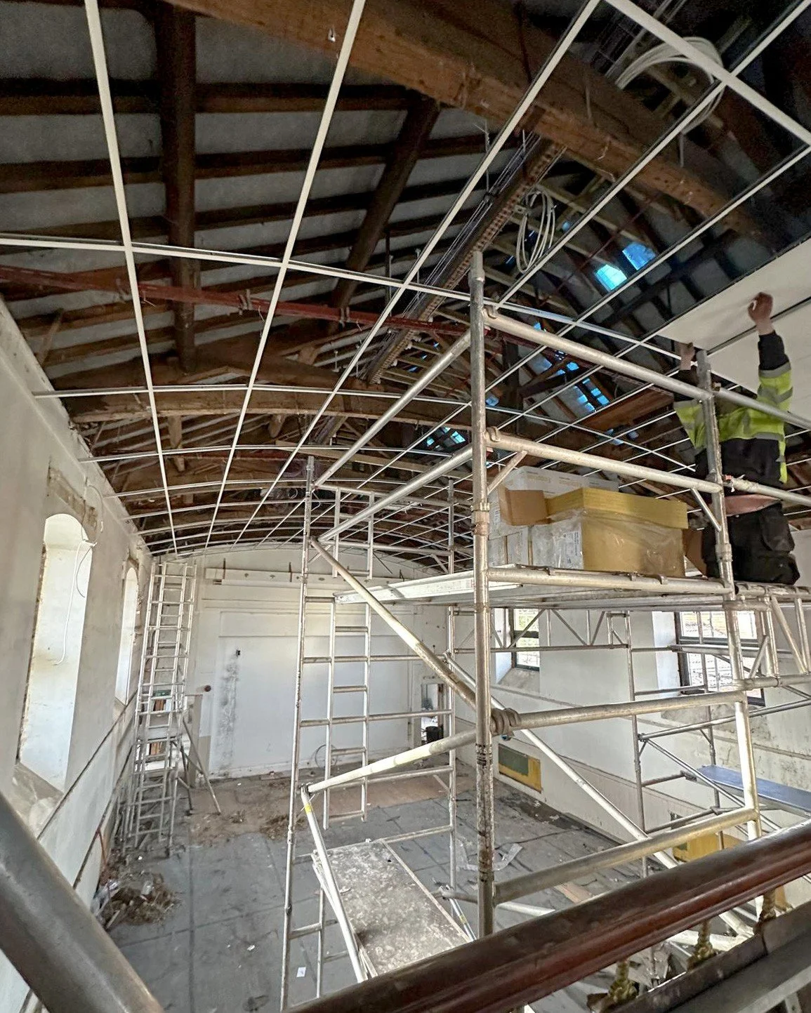 The Armstrong: Final Phase

The team returned to The Armstrong to complete the final phase of our works, installing the faceted curved grid ceiling system within the main hall. This phase delivers a clean, refined finish while enhancing acoustic perf