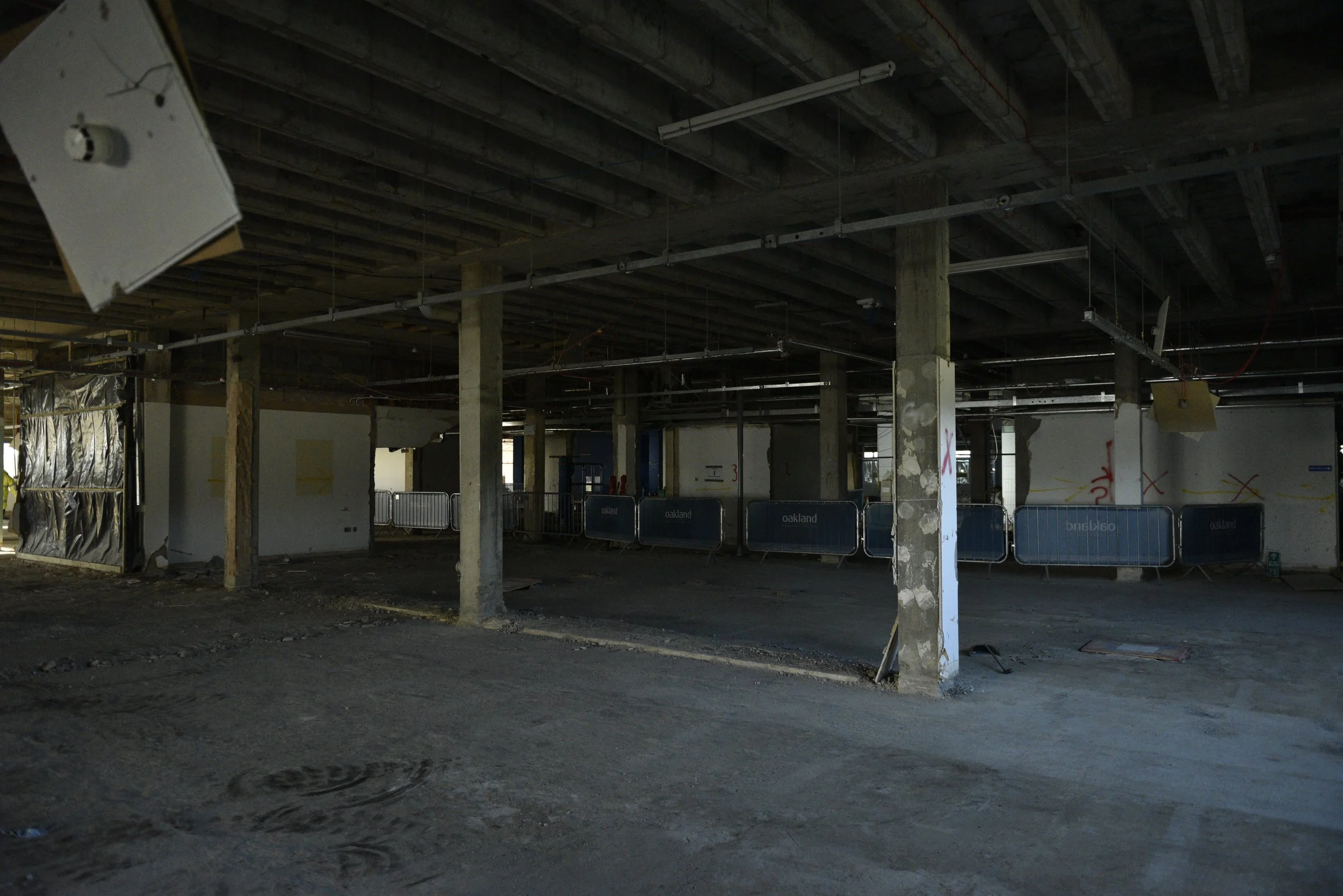 Full drylining and fit-out using Siniat systems: partitions, standard and fire board, taping and skimming, door openings, deflection heads, acoustic suspended ceilings. Main contractor: Oakland Construction