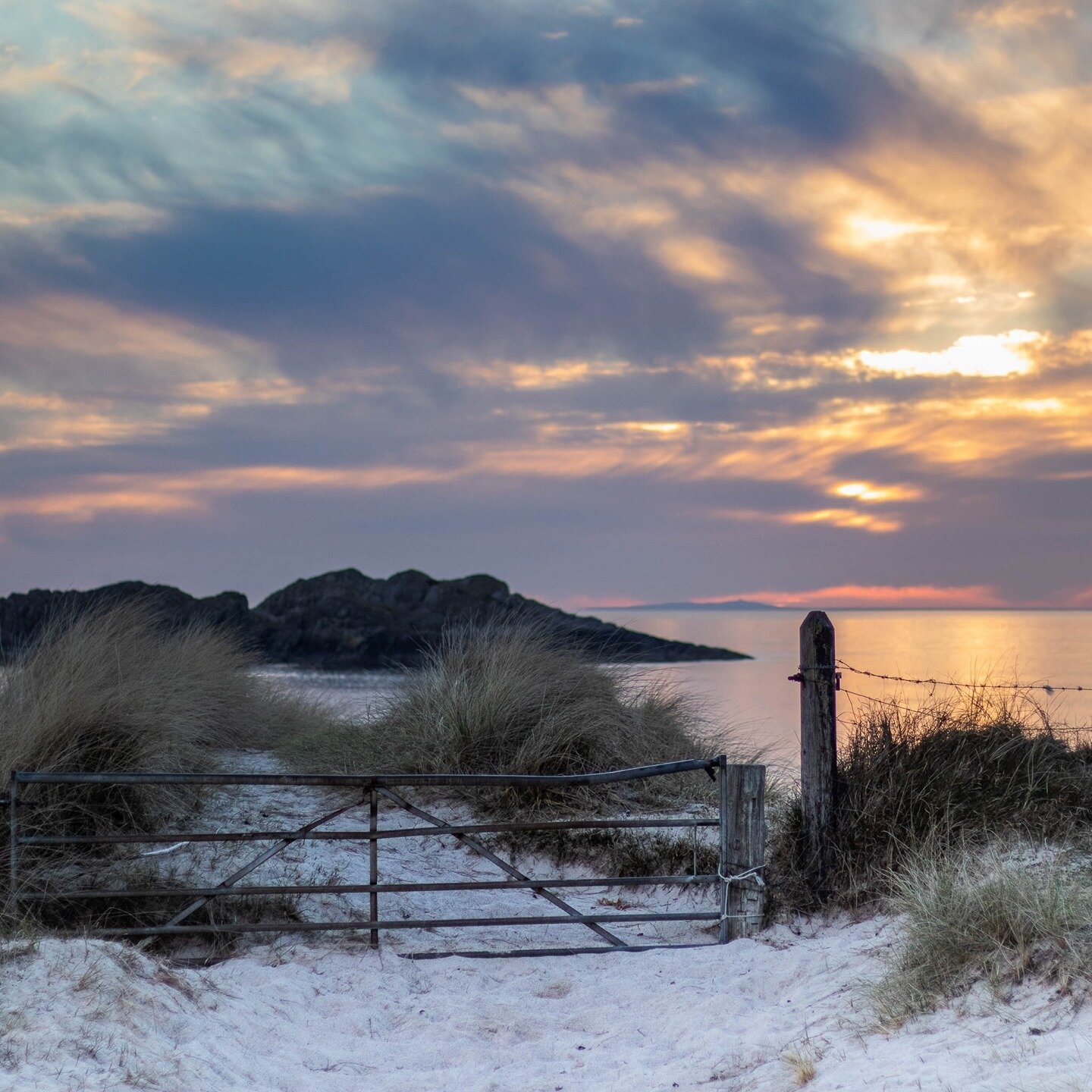 Iona Evenings 💫..... you really must come and visit!⁠
⁠
There are plenty of great places to stay, and from Monday everything is open! You can camp @ionacampsite_ or stay in one of the pods @ionapods, or either of the two wonderful small hotels @argy