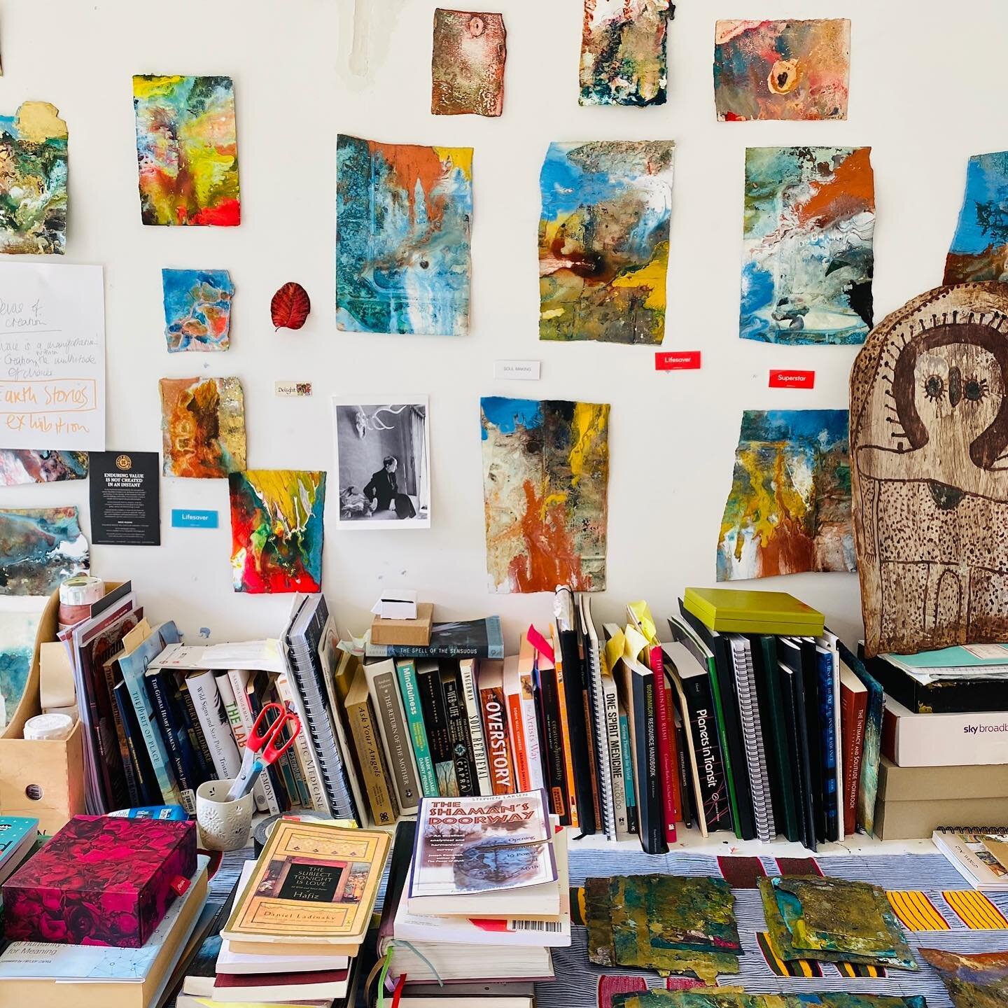 My desk/bookshelf/storage/dumping ground!

#artistsupportpledge #Artcollector #artwork #inthestudio #lovebeingapainter