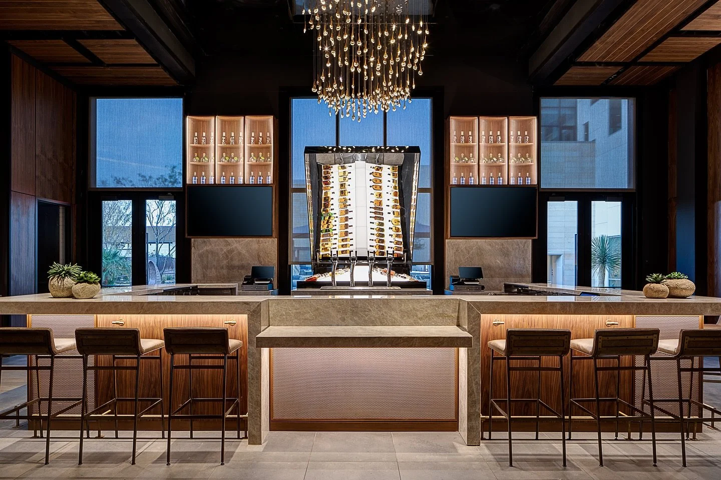 Experience the delicious taste of our specialty cocktails at The White Buffalo! Our skilled bartenders are prepared to create the ideal handcrafted drink for you. 
Visit us and enjoy a lively atmosphere where each sip brings pleasure.