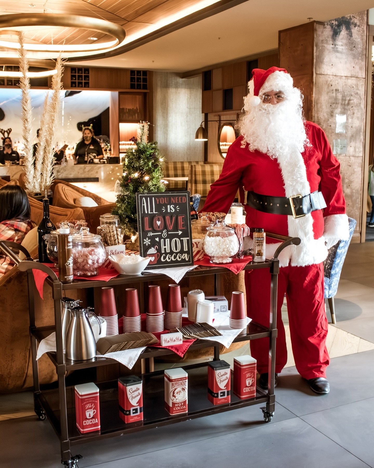 Join us at Barrel &amp; Derrick for a joyful holiday celebration at our Charlie Brown Christmas Brunch on Sunday, December 14th, from 10 AM to 2 PM! Bring your friends and family for a delightful day filled with delicious food, festive activities, an