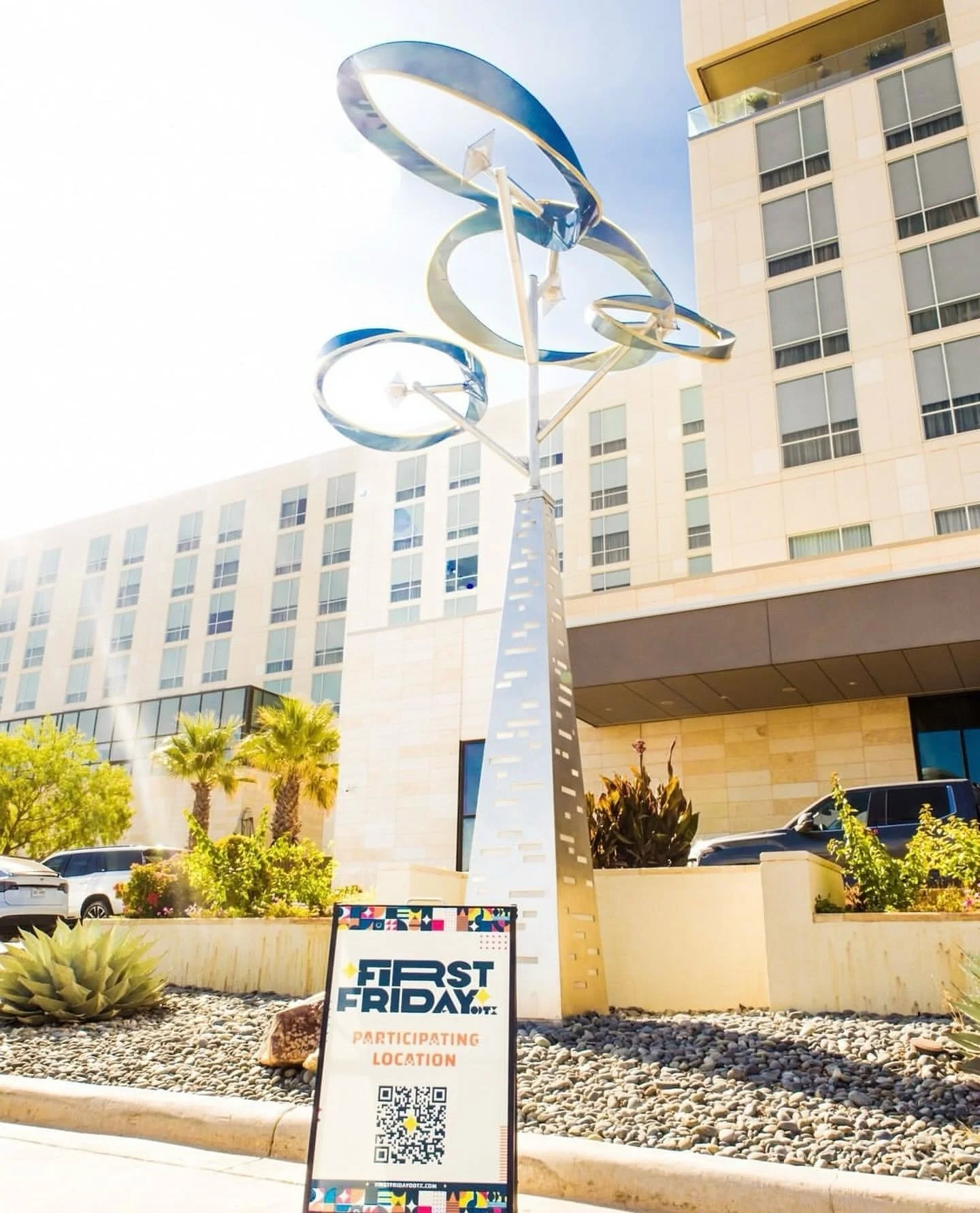 Make Odessa Marriott one of your favorite #FirstFridaysODTX stops! 

Drop in at @barrel.and.derrick to enjoy a tasty bite from our special Street Food Night menu. Or visit the White Buffalo for a refreshing specialty cocktail inspired by the @basinth