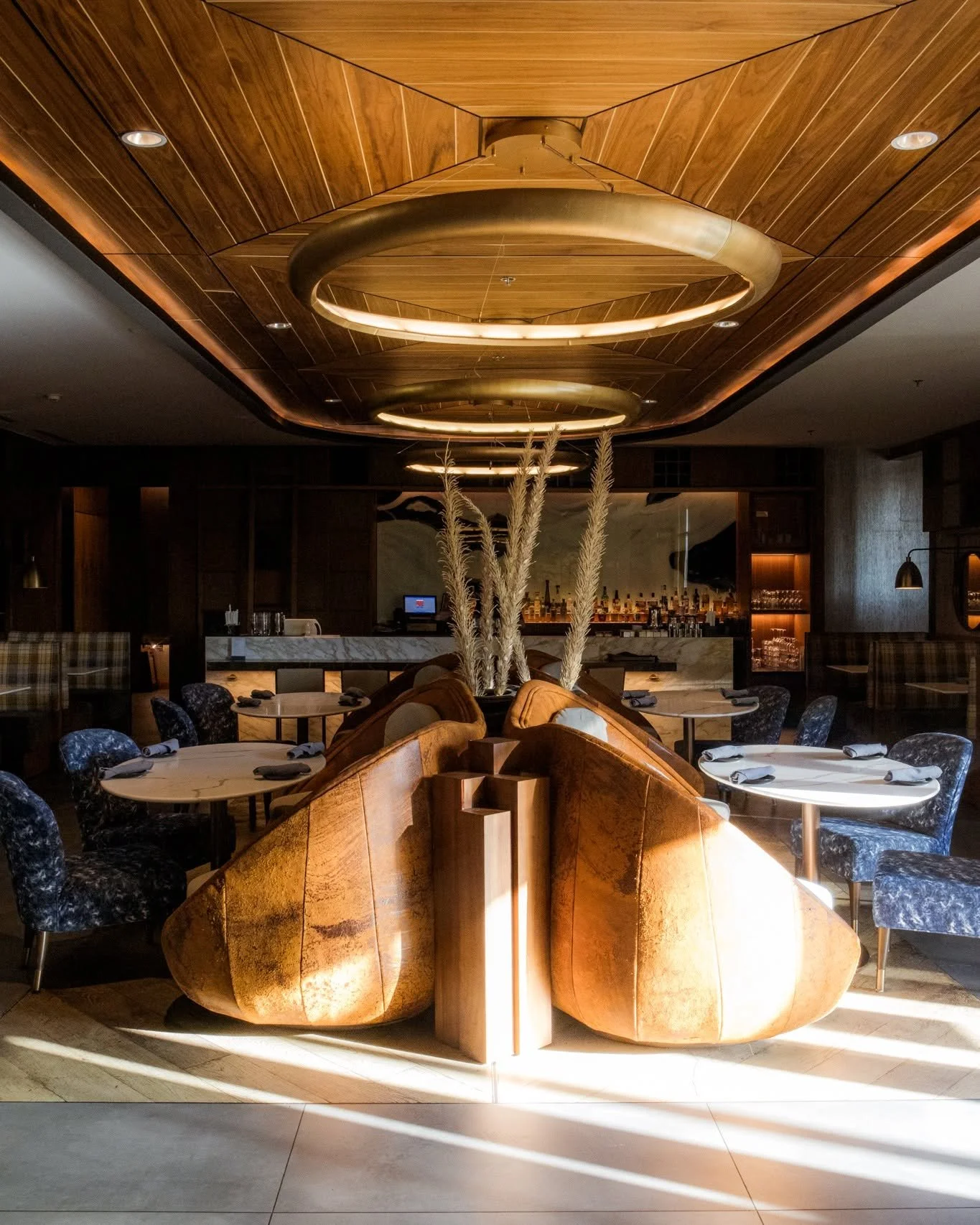Barrel &amp; Derrick is a relaxed, casual dining experience that you must try. Dress is casual, but don&rsquo;t hesitate to dress up for a special occasion! Walk in or make a reservation today.