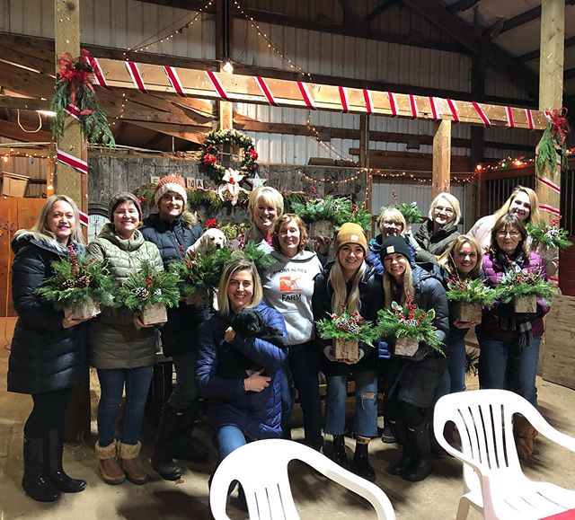 Horses, puppies and flowers oh my!  It’s always a good day when I get to mix all of my favorite things!! I had to share this great group of ladies from our centerpiece workshop earlier this week at Short Acres Farm. ❤️🎄🐴🐶 @shortacres 
#christmasce