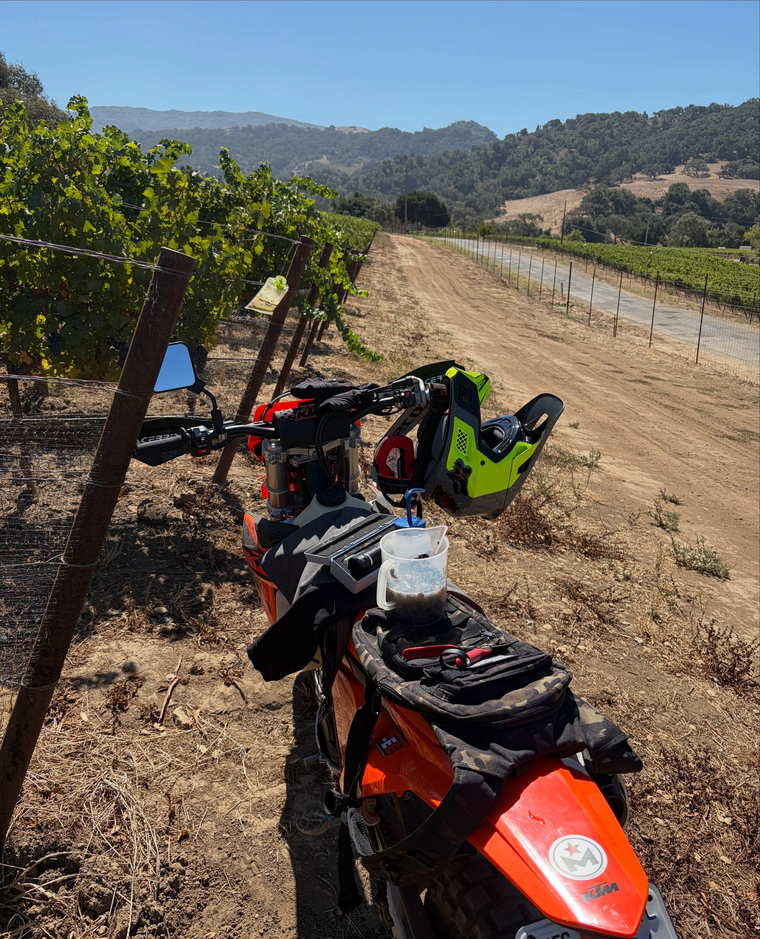 Vineyards checks are better on two wheels. The cab is ready and things are about to pop off🍷