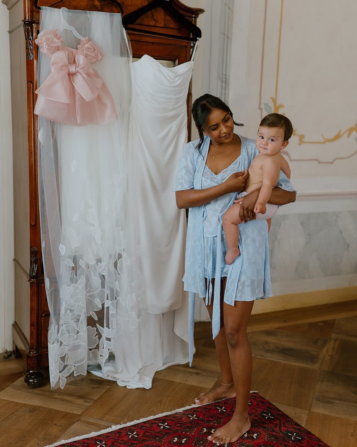 getting ready with erica + her baby girl on her wedding day 💌 

.
.
.
.

#torontoweddingphotographer 
#torontoweddings #photobugcommunity #exploreontario #authenticlovemag #lookslikefilm #lookslikefilmweddings #junebugweddings #elopement #ontariowed