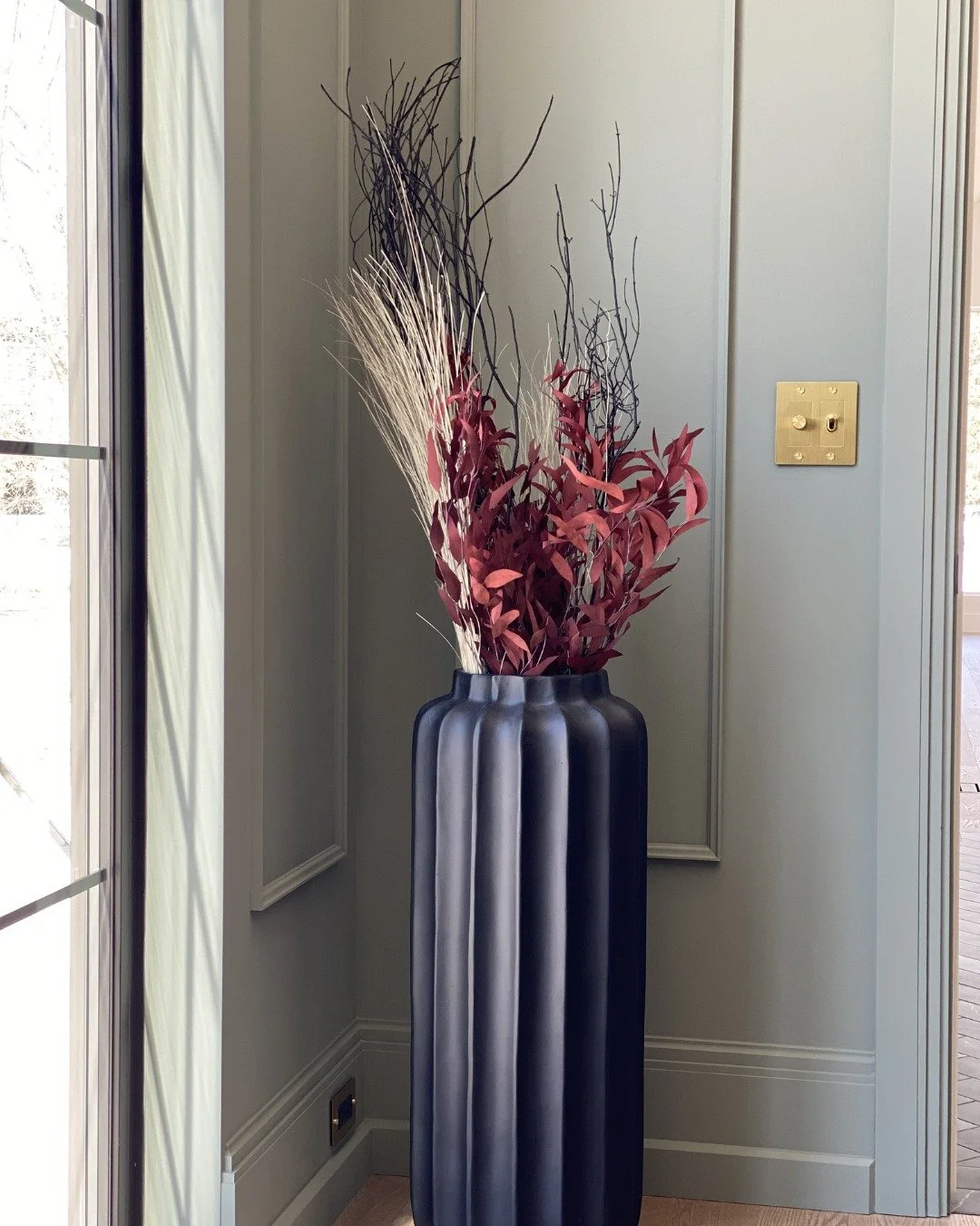 A little mood, a little warmth, and details that make the space unforgettable.