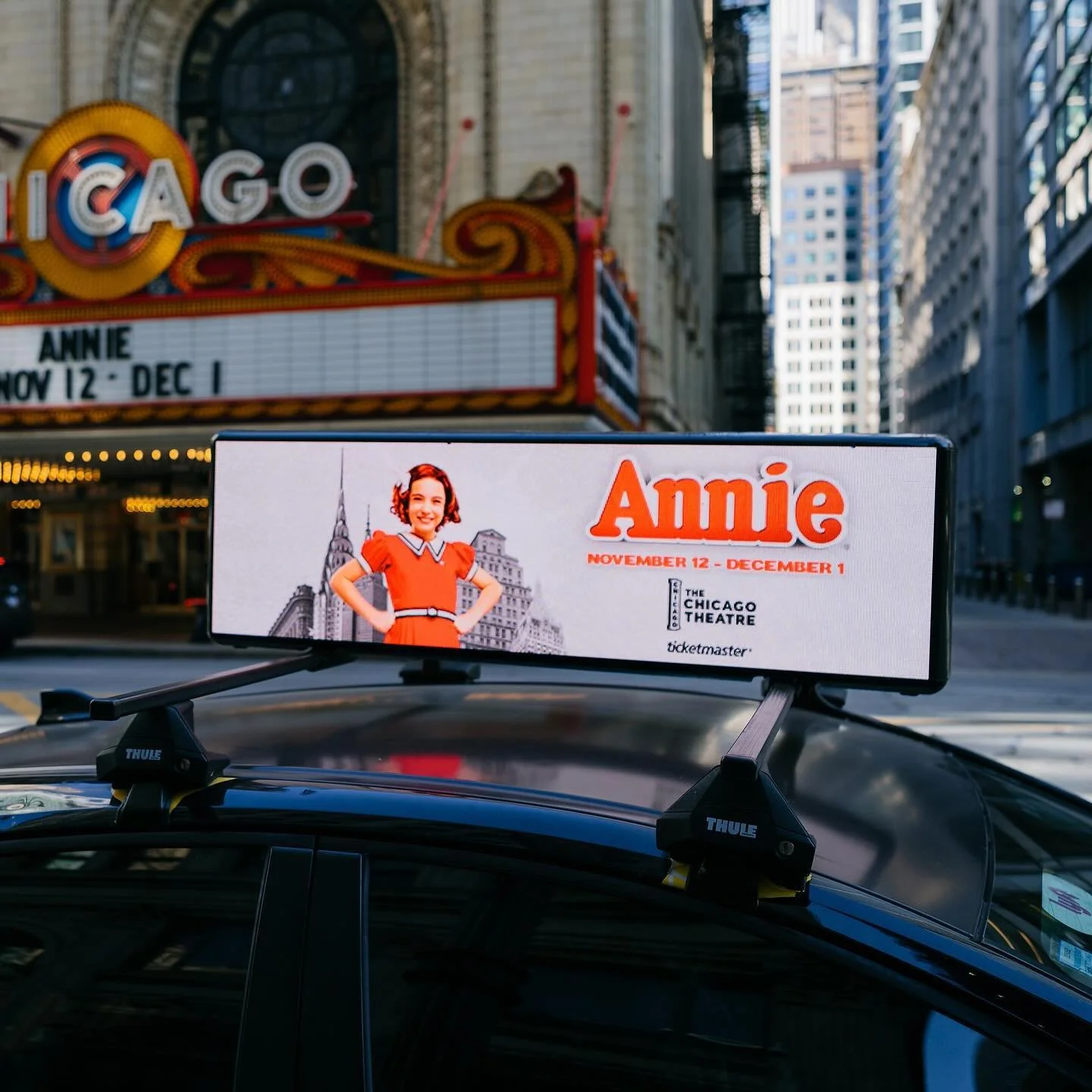 🎭✨ The sun came out and so did our vibrant digital tops promoting the Annie musical across Chicago! From downtown to the Chicago Theatre, our digital network brought a touch of Broadway magic to the streets. Annie lit up Chicago with joy and excitem