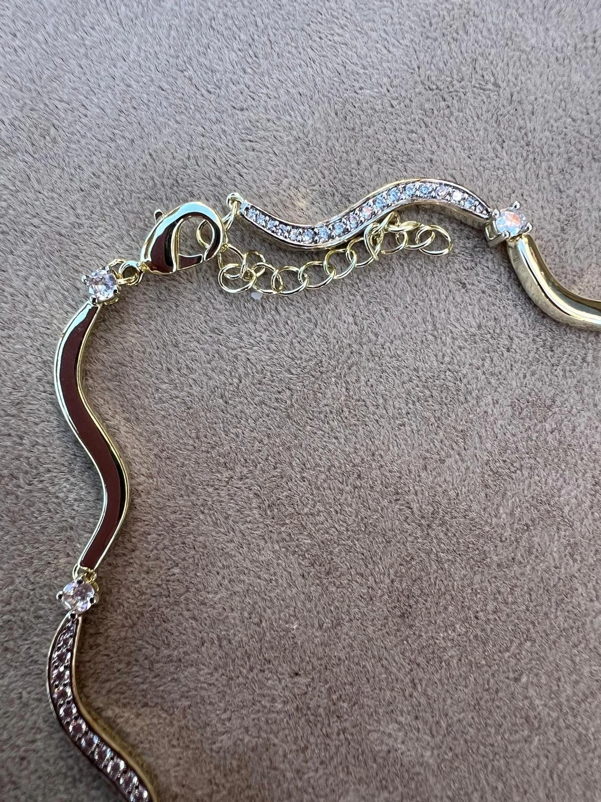 Italian Wavy Link Necklace – Elegant Statement Chain-3.jpeg