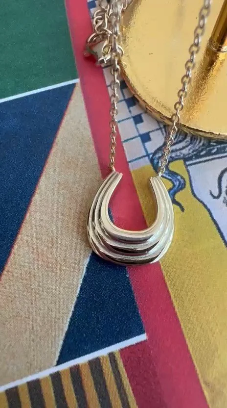 Horseshoe Necklace_Gold.jpg