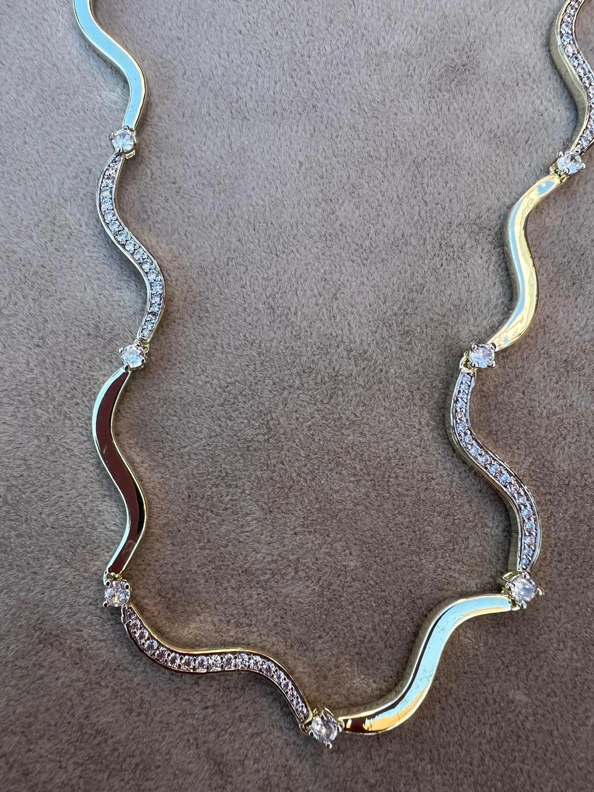 Italian Wavy Link Necklace – Elegant Statement Chain-1.jpeg