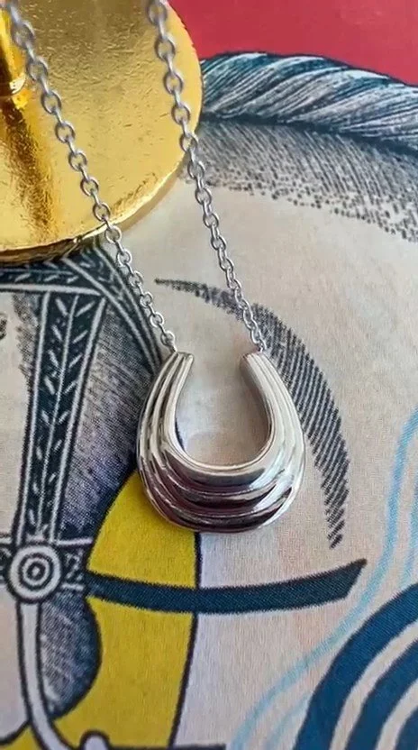 Horseshoe Necklace_Silver.jpg