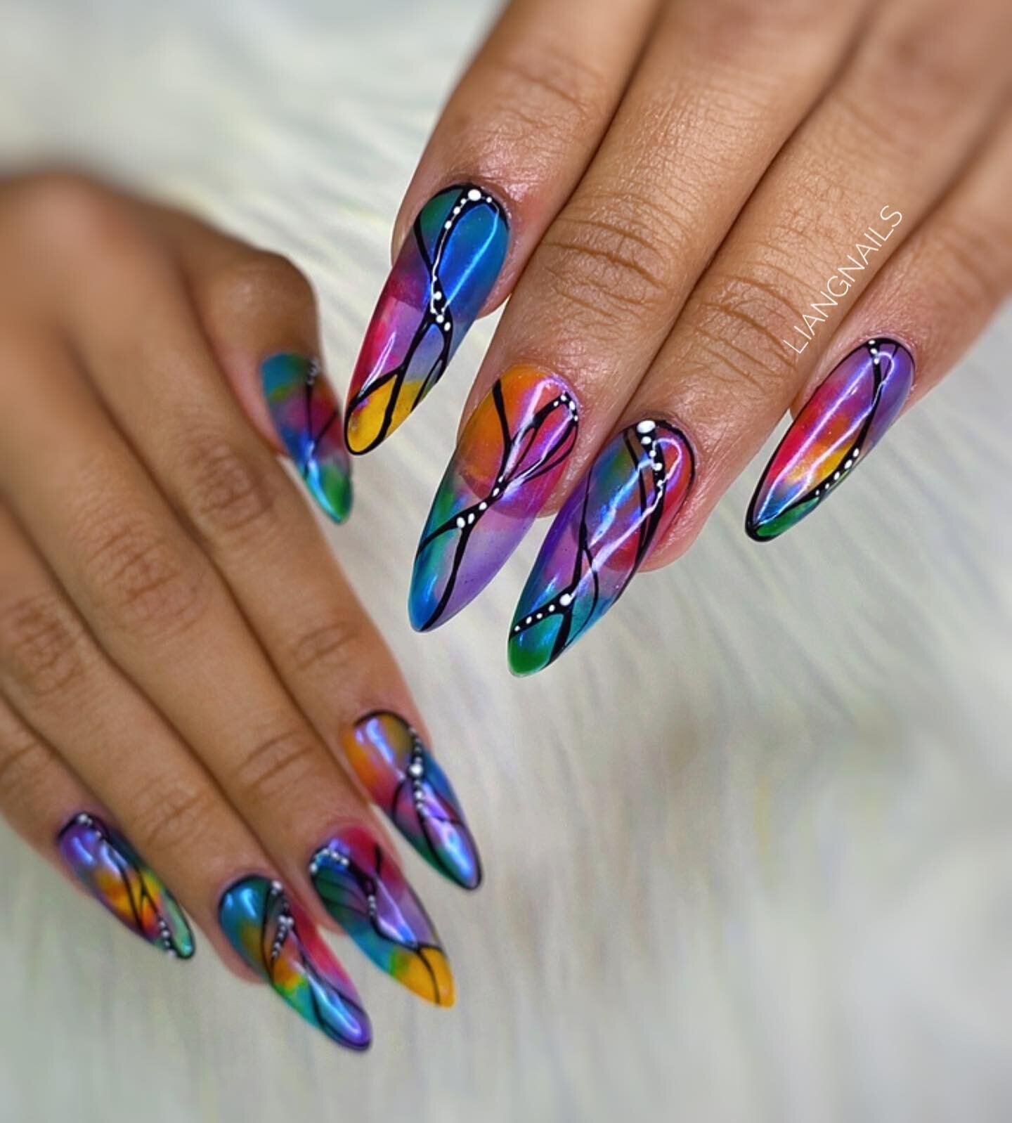Rainbow jelly stained glass ombr&eacute; 🌈😍

Swipe ⬅️ to see them fly 🦋
Inspo @nelza_dun