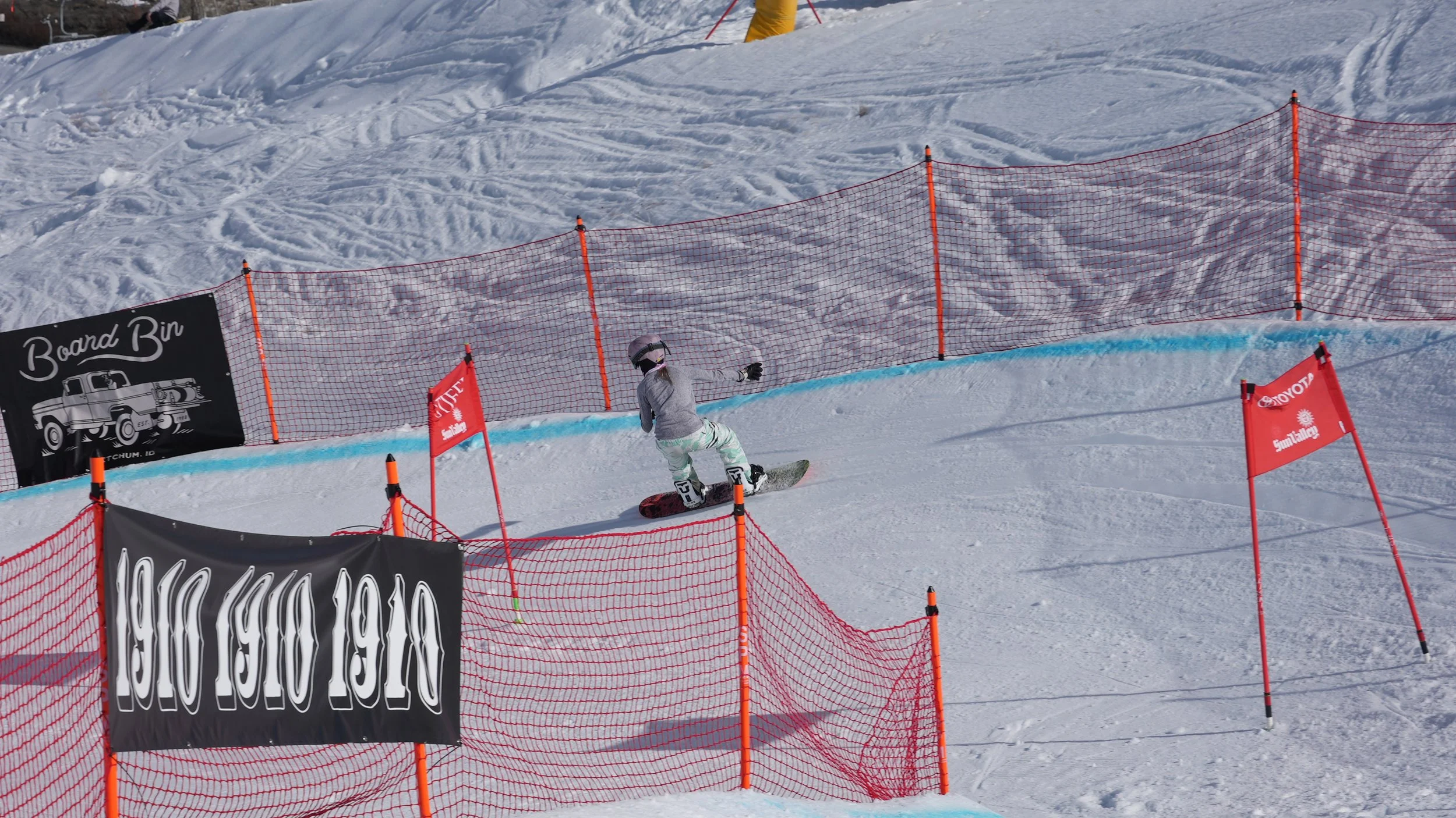 Race 6 sponsor banner.JPG