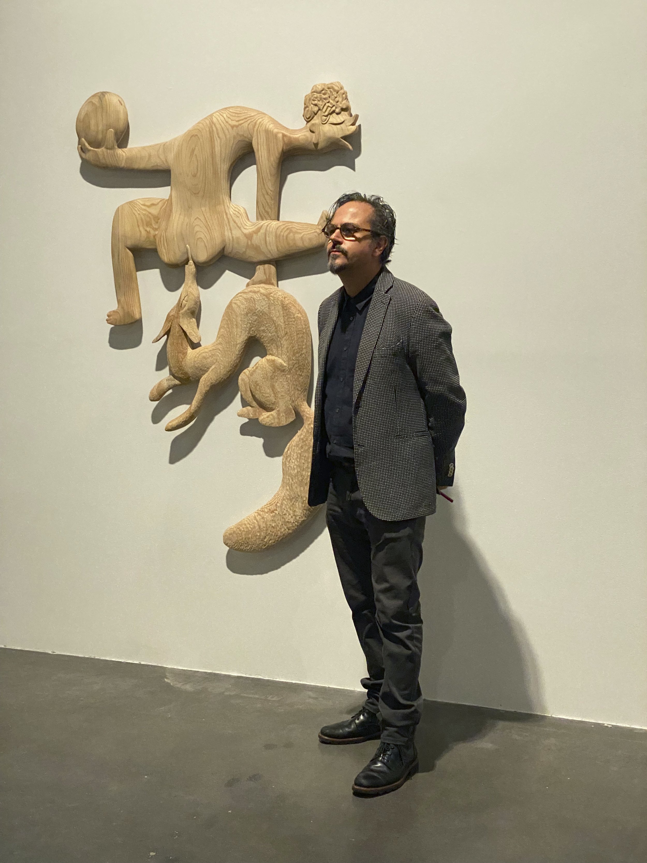   Damián Ortega  en la exposición “Circo Erótico. Serguéi Eisenstein: dibujos”, kurimanzutto, Ciudad de México, septiembre 2022. Foto por La Consultoría. 