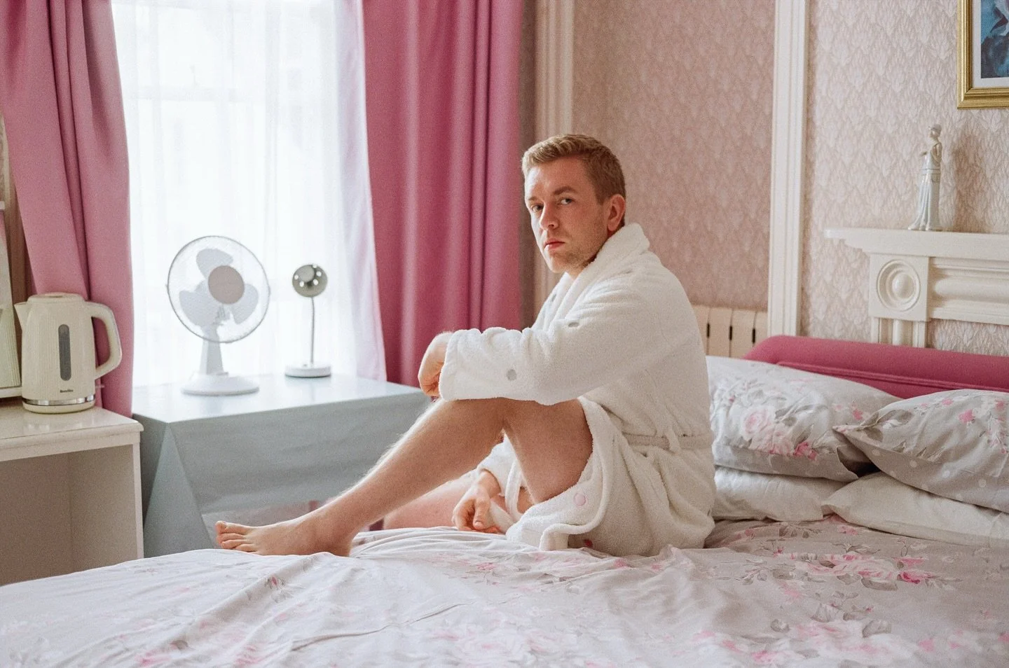 Jsem unavenej. Potřebuju dodělat resty a zas se na chv&iacute;li vr&aacute;tit k tomu prost&yacute;mu j&aacute;. Proto jsem se rozhodl tvrdě a neprůstřelně omezit kapacity pro jakoukoliv nově př&iacute;choz&iacute; pr&aacute;ci do konce tohoto roku. 