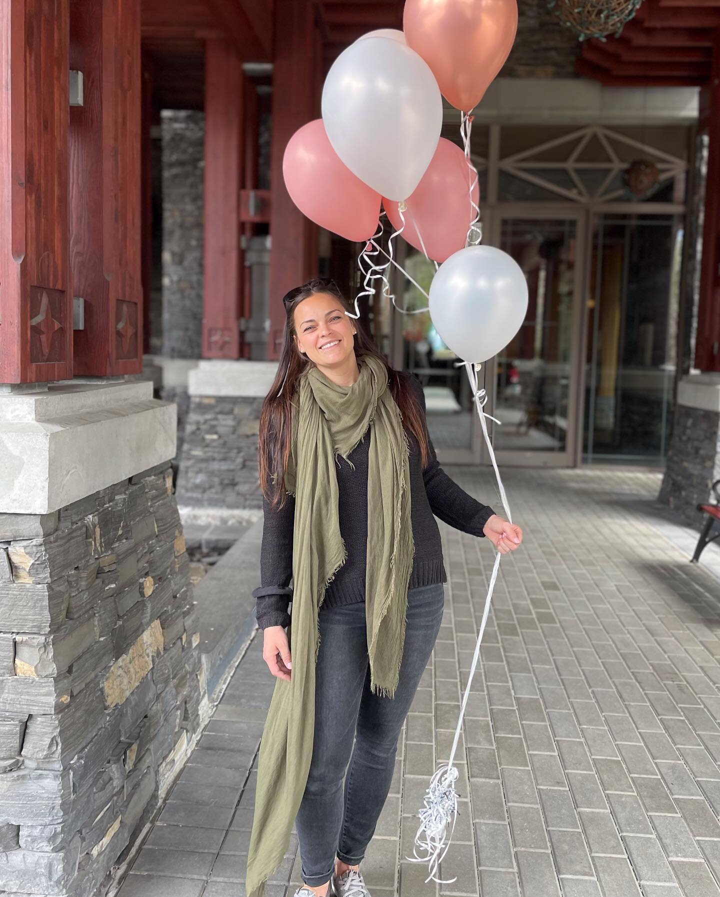 👋 Hi! It is I, Julie-Anne &hellip;or as my mom likes to call me: Julie Balloon😆! I am the woman behind it all. I am passionate about everything I do; the planning, the logistics, the balloons and the special touches, but mostly, making the bride fe