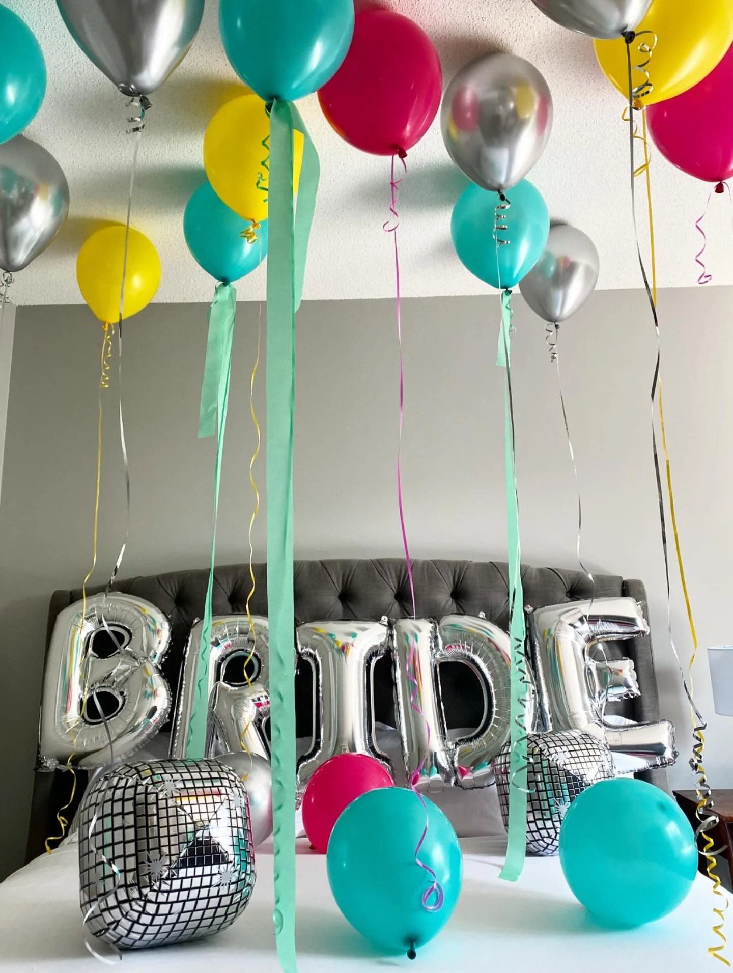 ๐ฅ๐On the menu for Esha’s bachelorette party:
- Private transportation from Vancouver with @vipwhistler 
- Welcome Lunch at @cbbwhistler 
- Dance class at @algnwhistler 
- Checking into a fully decorated Airbnb
- Charcuterie by @picnicwhistle