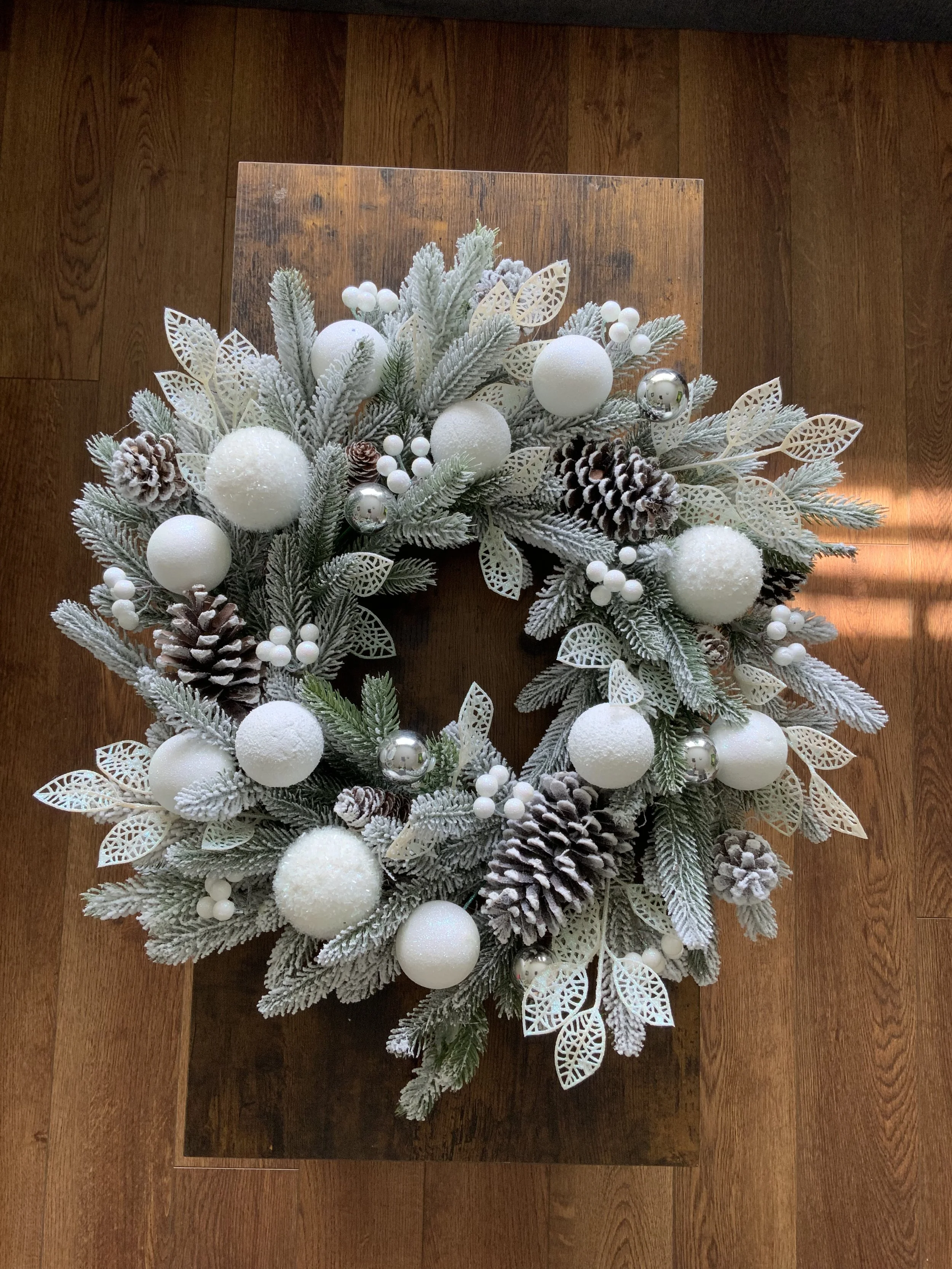 CW26674 FROSTED CHRISTMAS WREATH