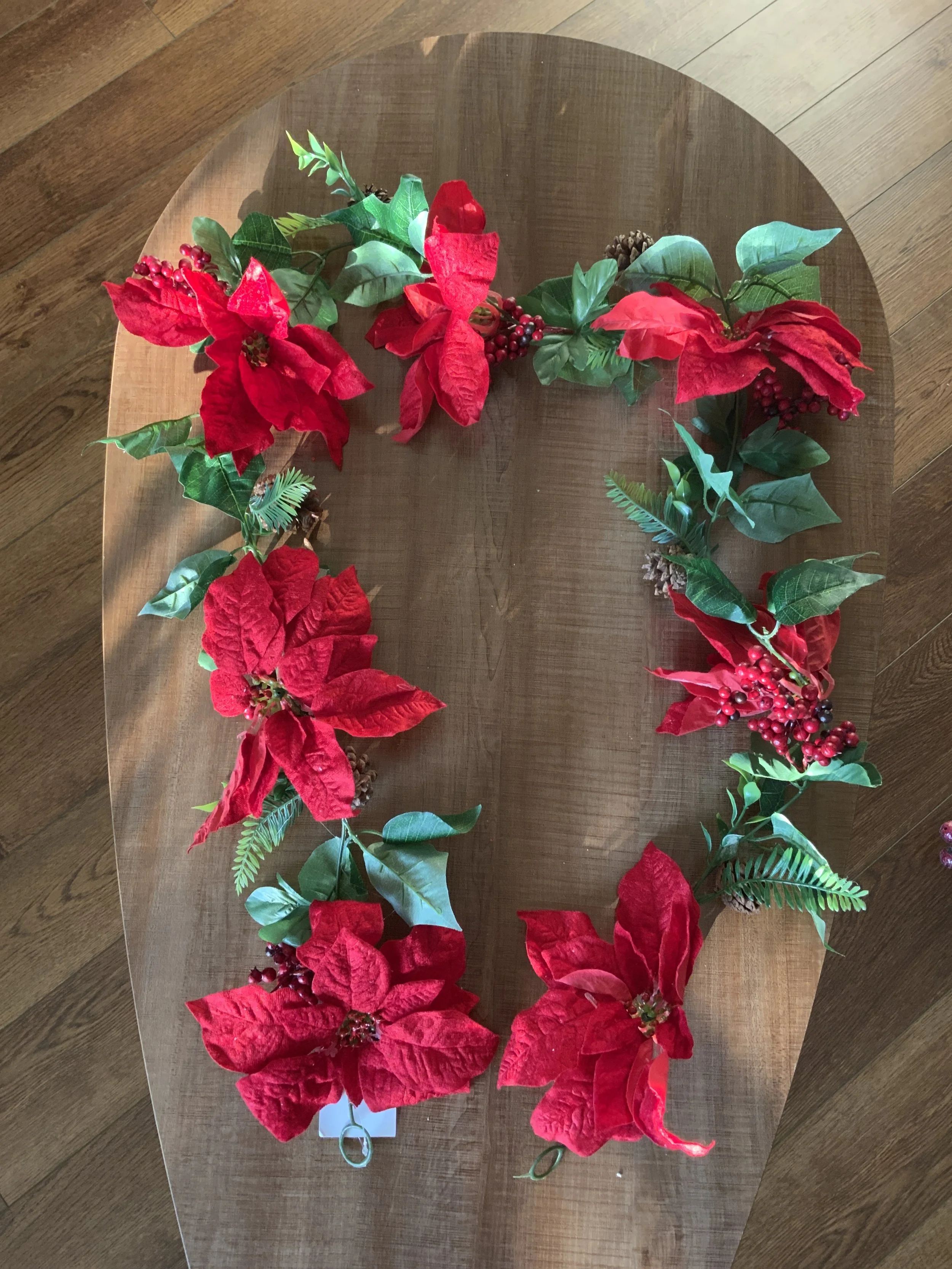 ITEM #CS22304 6 FT Poinsettia/P-Conec/Berry