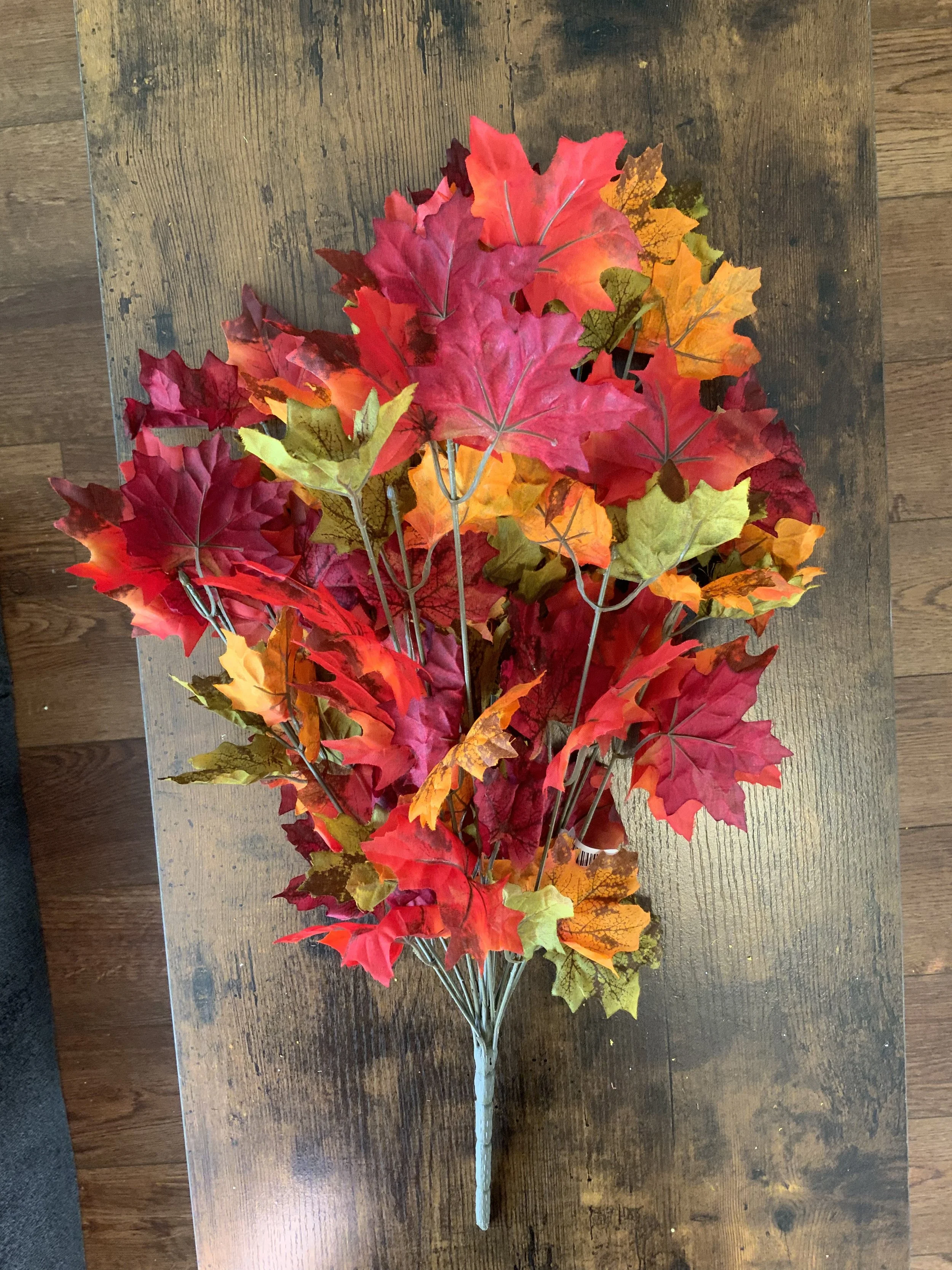 CS21646 MAPLE LEAF RED