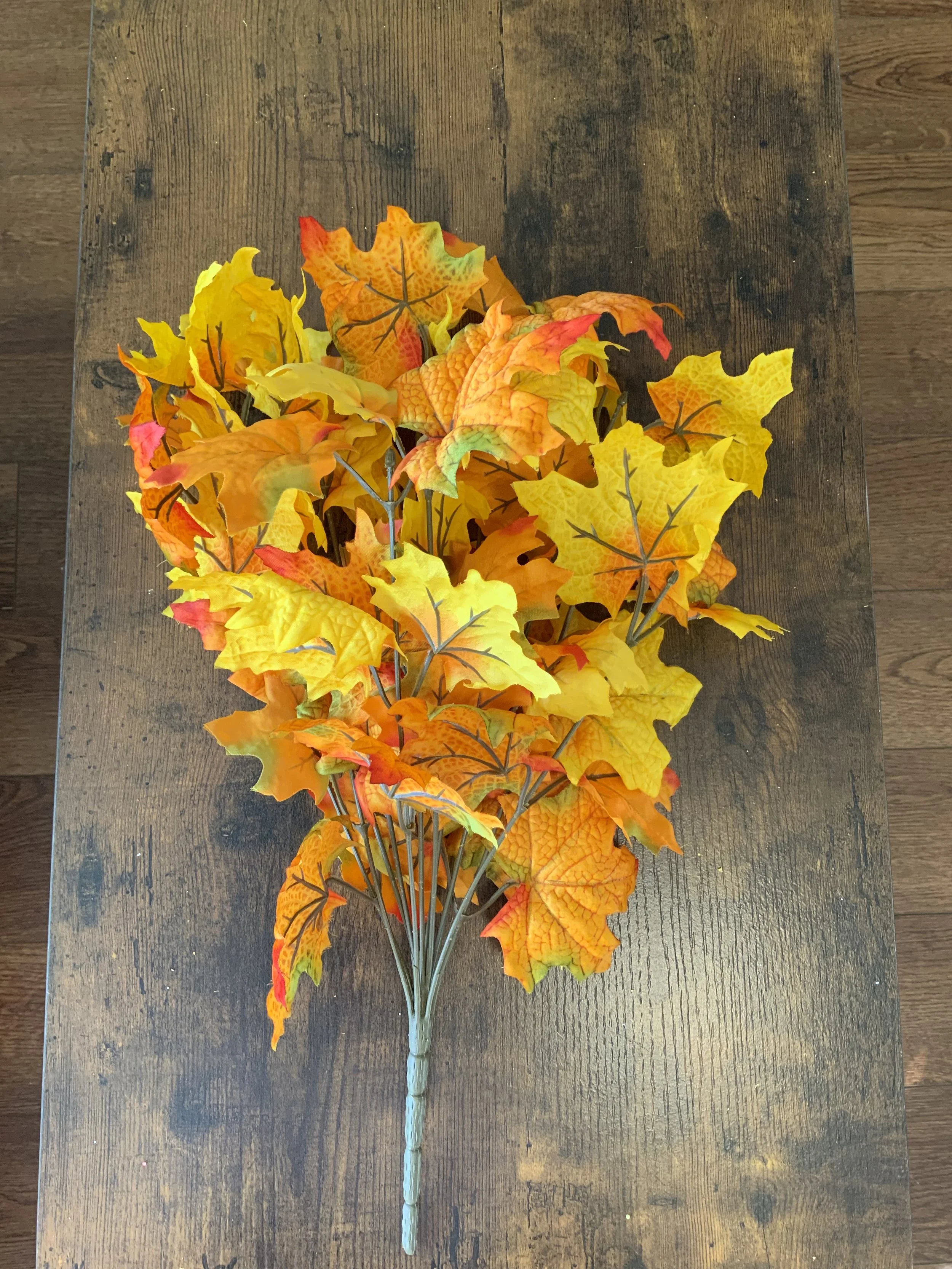 CS21635 MAPLE LEAF YELLOW