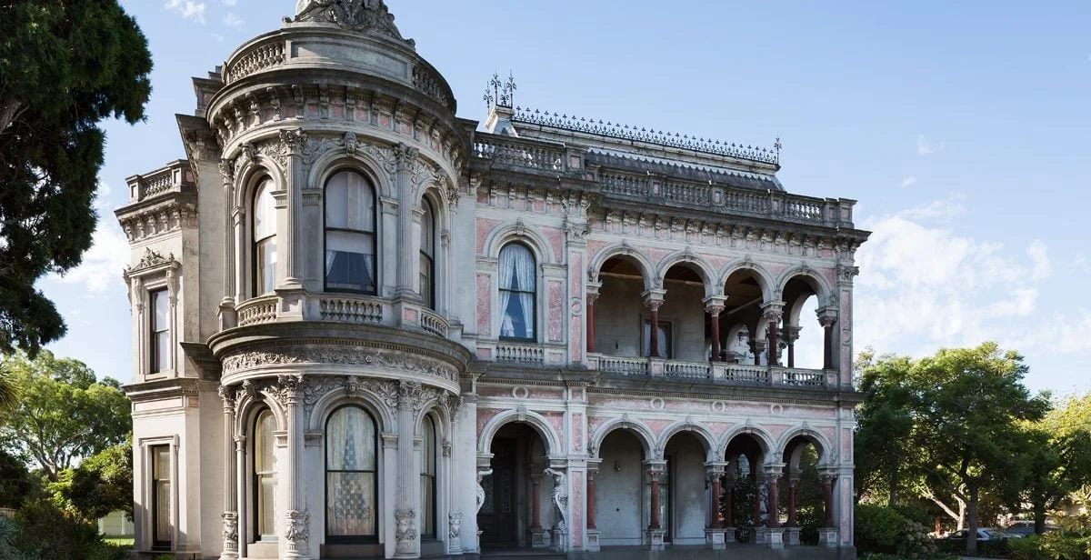 la bassa mansion.jpg