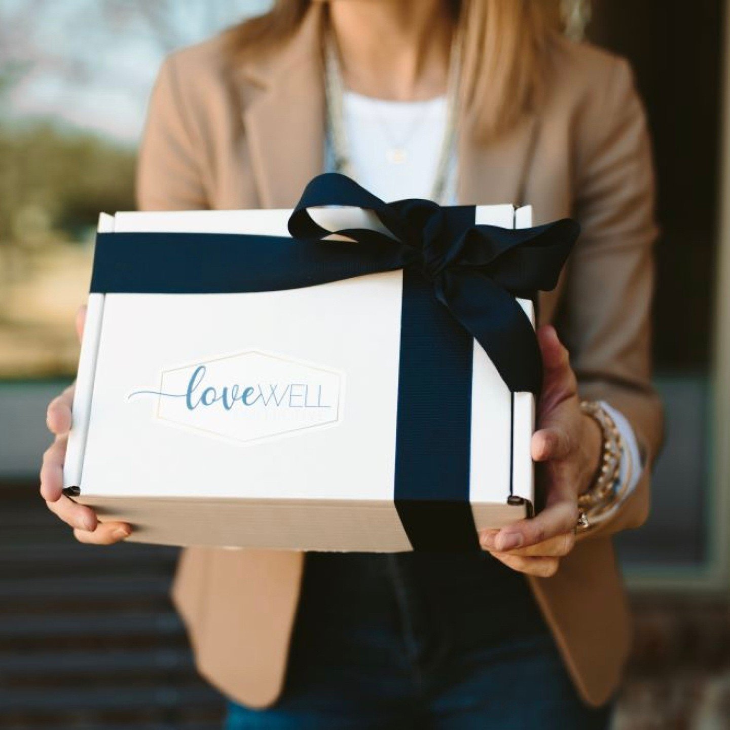Wondering why it matters to send a gift of some kind to a grieving friend? 💔

Sending a tangible gift can be a powerful way to let your friend know that you're thinking about them and that you care. It doesn't have to be anything big or expensive - 
