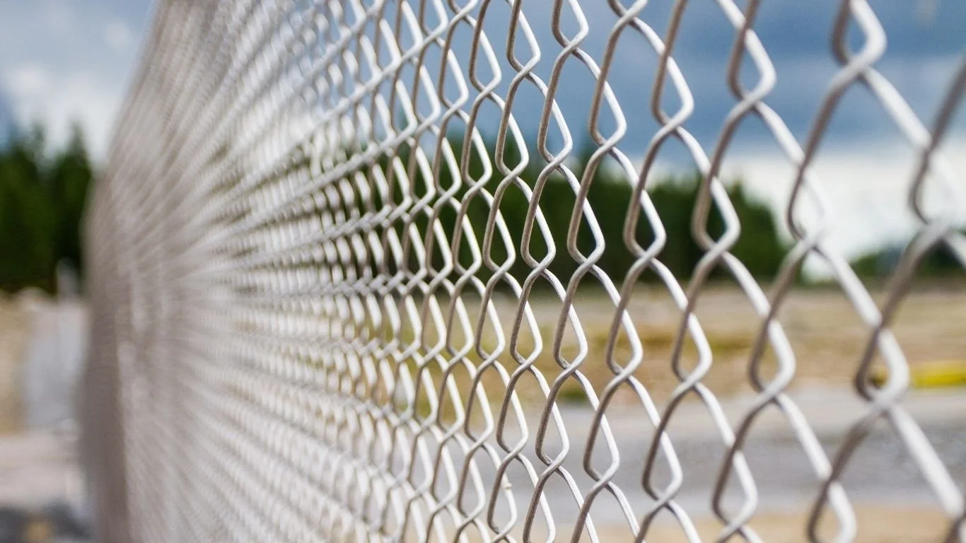 Fence Building Guide: Materials and Planning