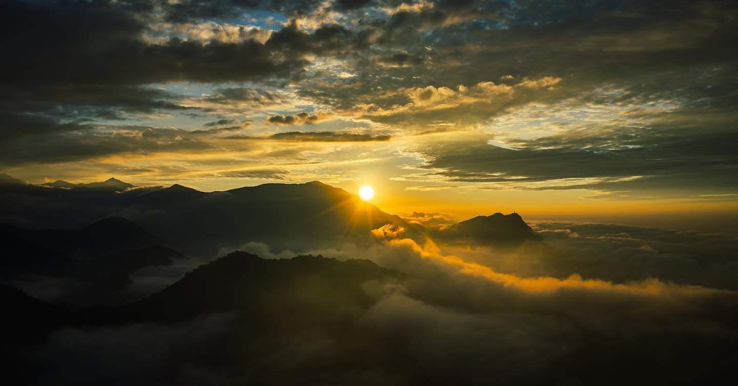 &lt;Have a brighter day tomorrow&gt;
明るい未来でまた会おう。
.
.
.
Wufeng, Hsinchu｜新竹五峰
＿＿＿＿＿＿＿＿＿＿＿＿＿＿＿＿＿＿
Download royalty-free images.
Shutterstock: https://shutr.bz/2N0O8MG
Adobe Stock: https://adobe.ly/3b3aTLu
PIXTA: http://bit.ly/33MZjzq
.
Prints of pictur