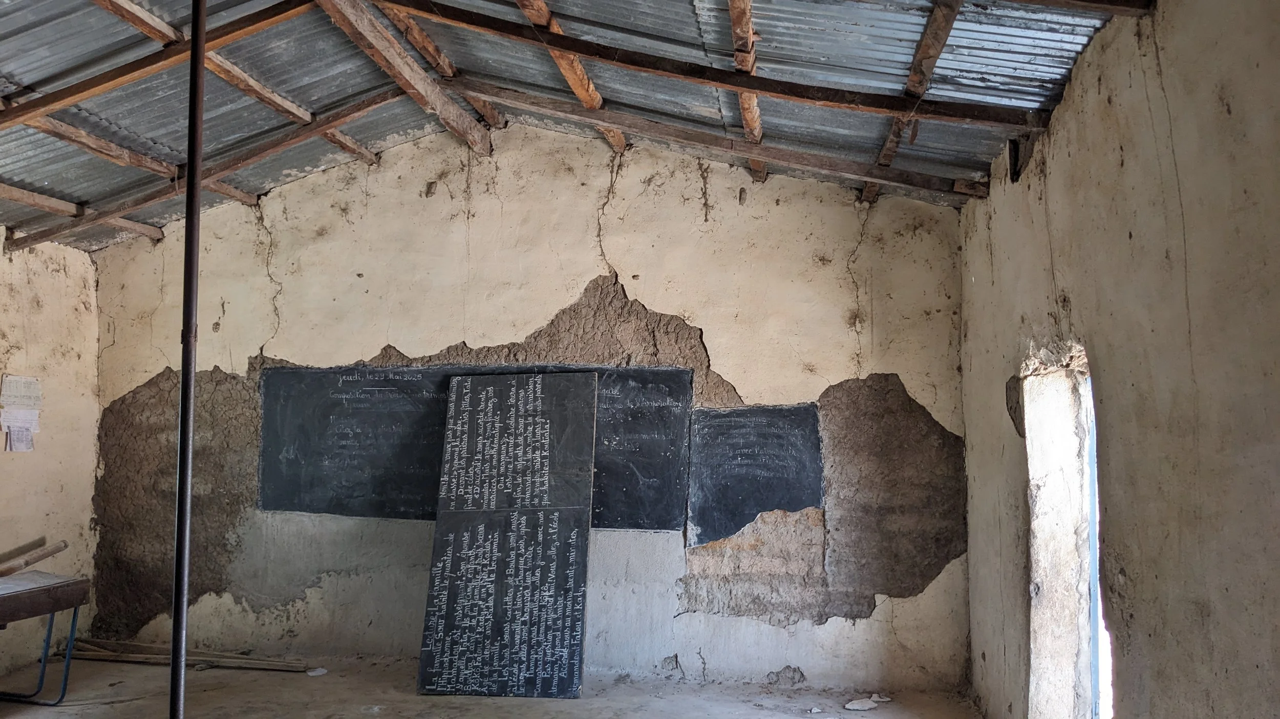 Baoubamanan temporary school inside pic 2.jpg