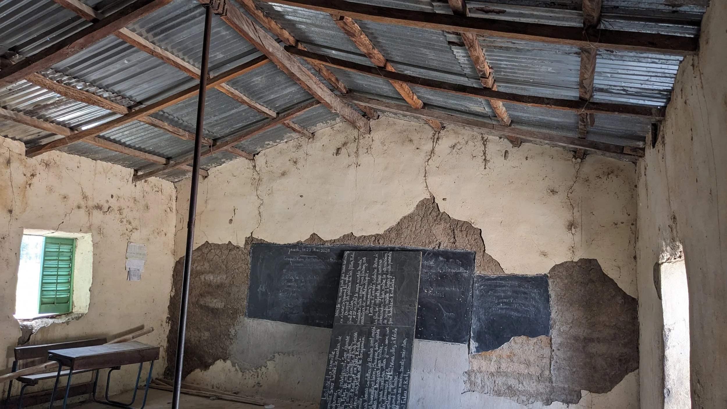 Baoubamanan temporary school inside.jpg